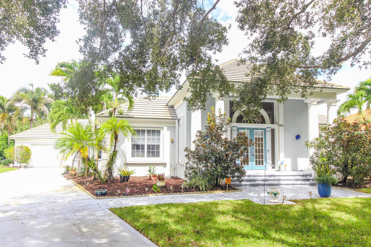 6815 CYPRESS COVE Circle, Jupiter, FL 33458 Front of Structure