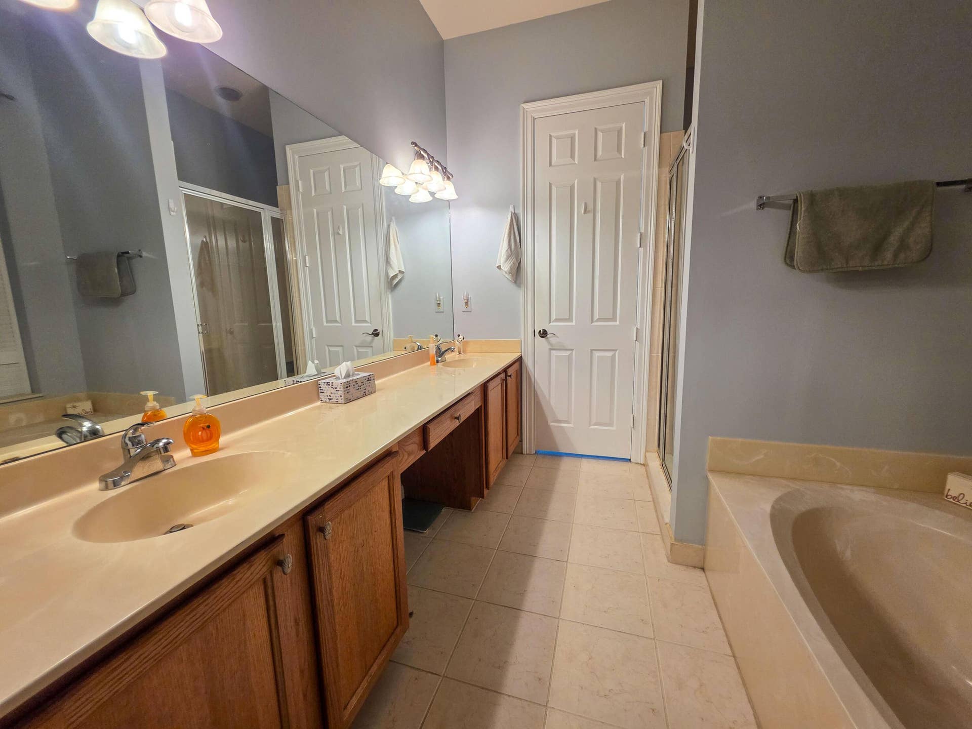 855 MARINA DEL RAY Lane, #2, West Palm Beach, FL 33401 Primary bathroom