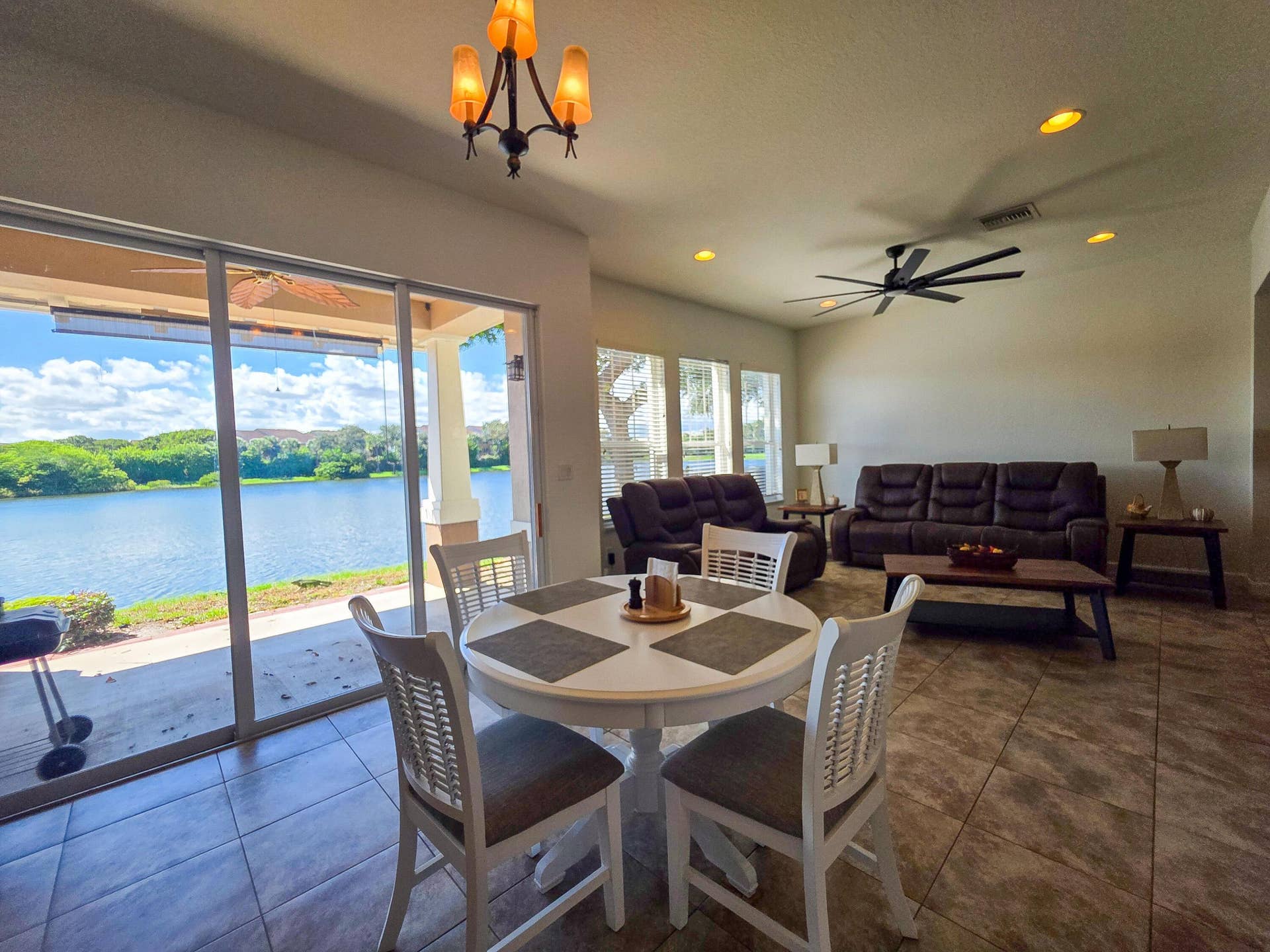 855 MARINA DEL RAY Lane, #2, West Palm Beach, FL 33401 Dining and living area
