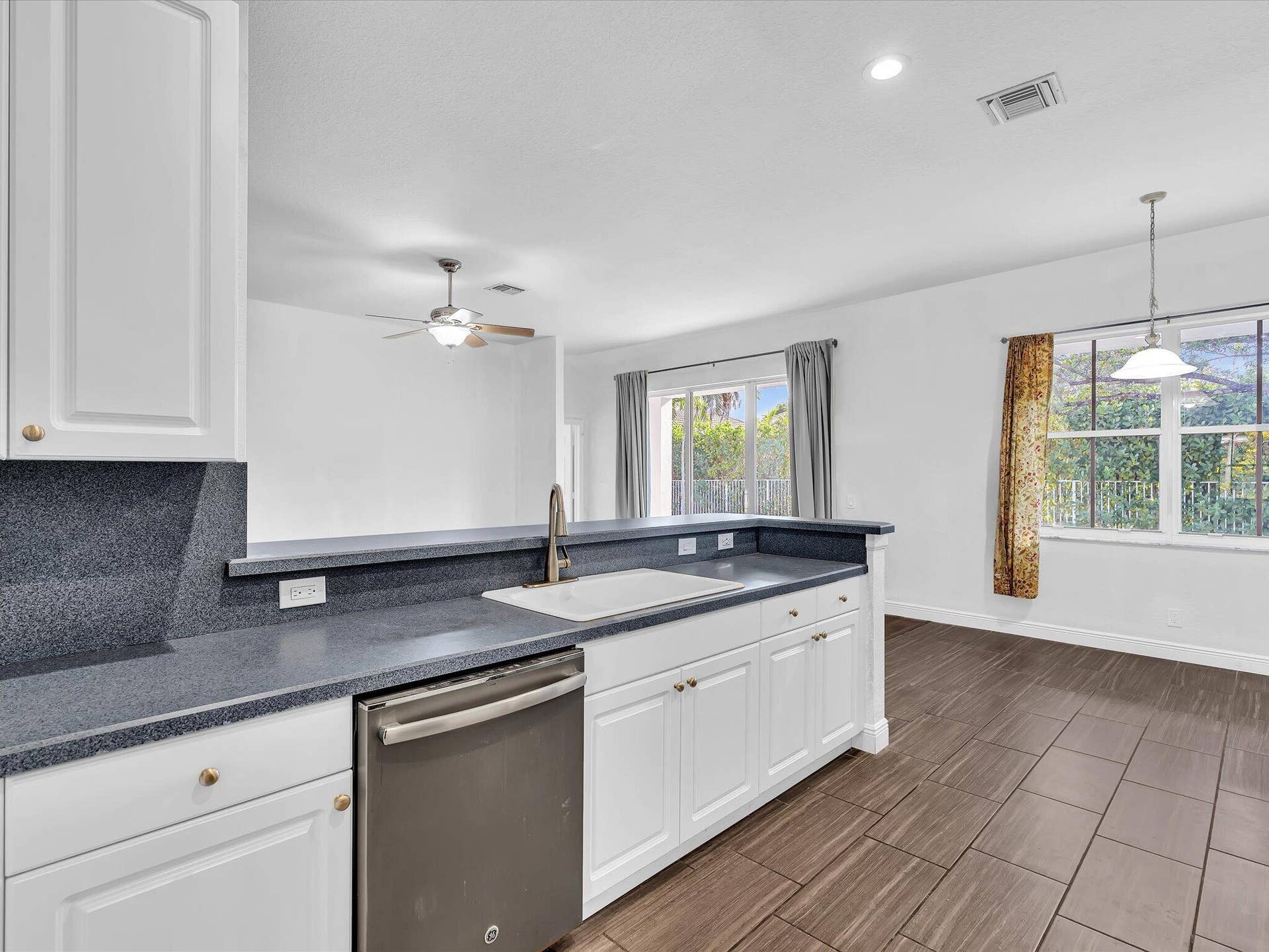 1125 Sunflower Circle, Weston, FL 33327 024-FPP00111