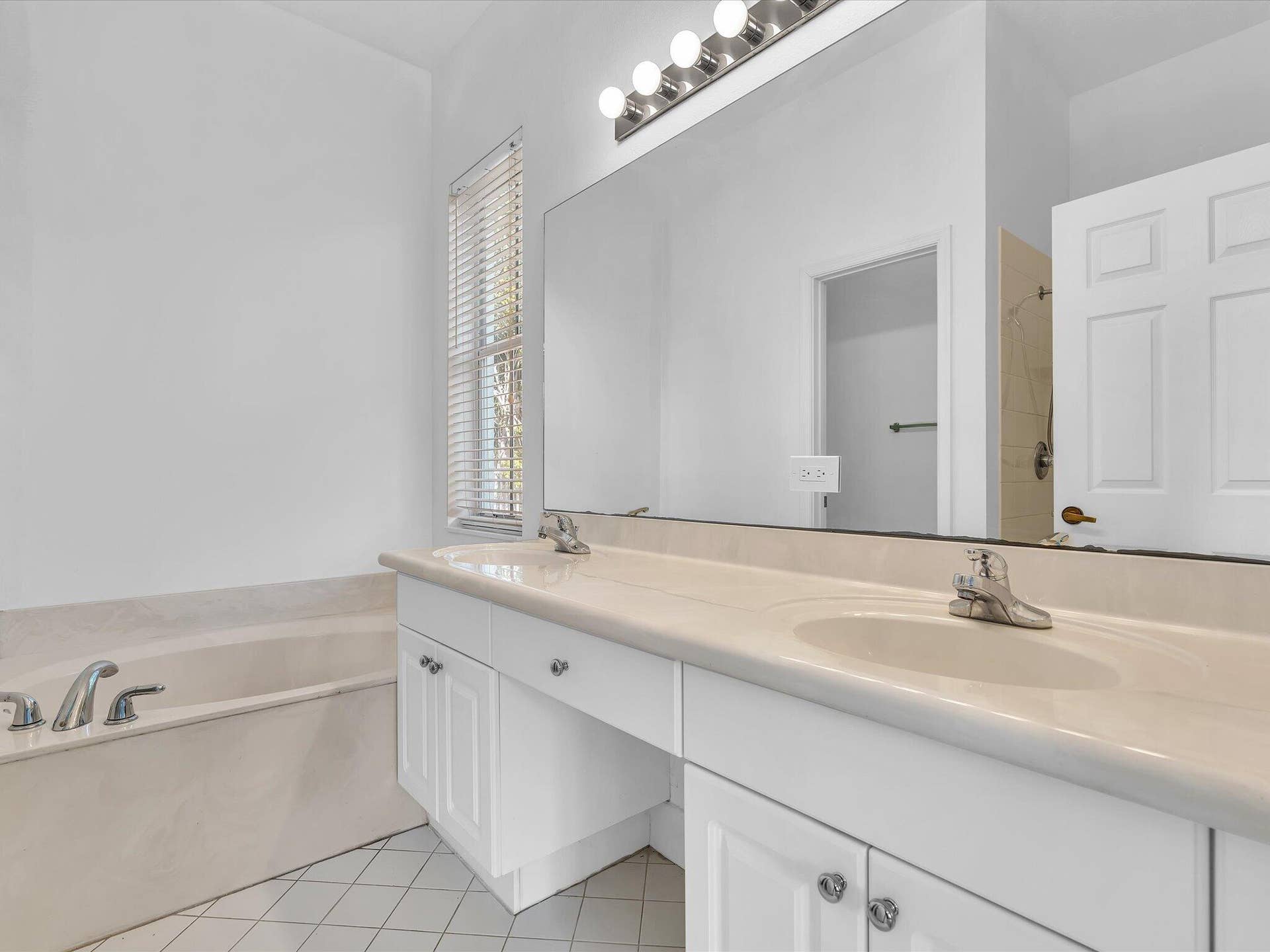 1125 Sunflower Circle, Weston, FL 33327 036-FPP00166