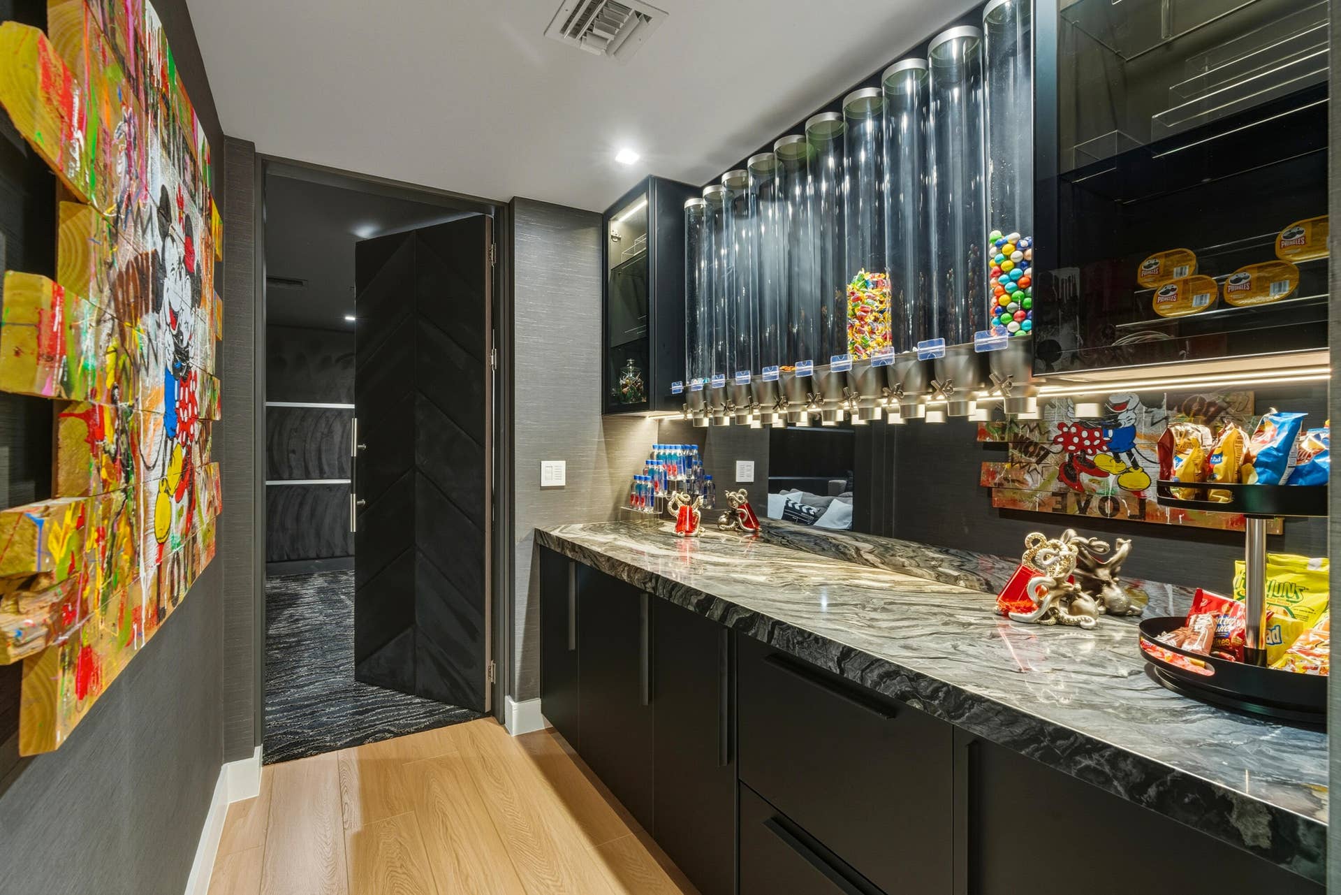 13920 Stirling Road, Southwest Ranches, FL 33330 CLUBHOUSE CANDY BAR