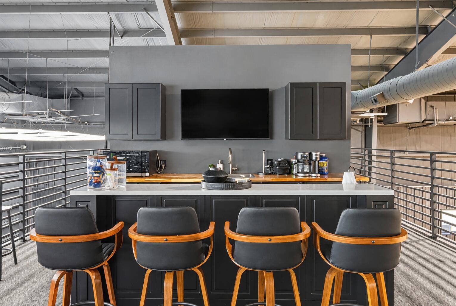 MEZZANINE WITH BAR AND LOUNGE