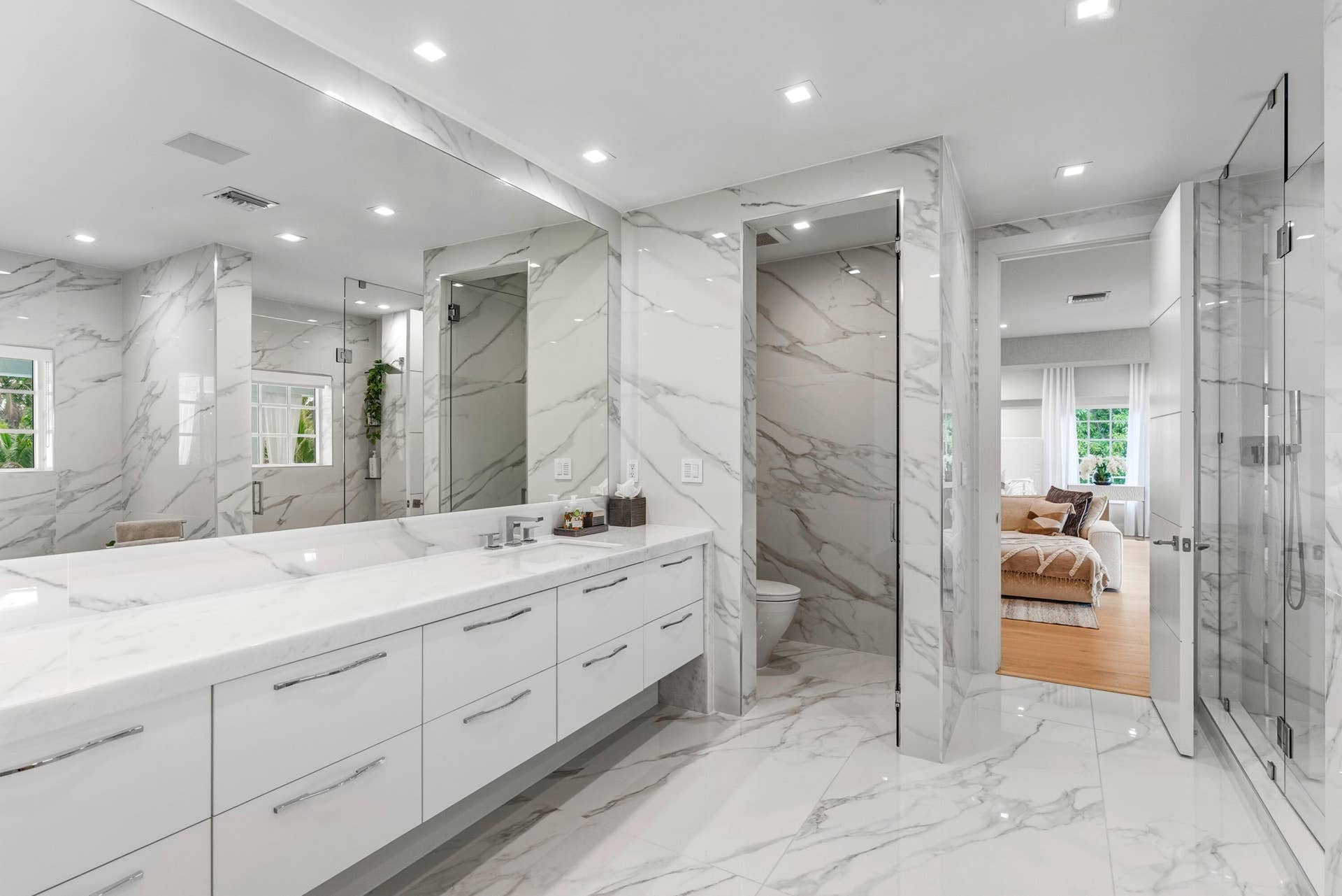 13920 Stirling Road, Southwest Ranches, FL 33330 HER PRIMARY BATH