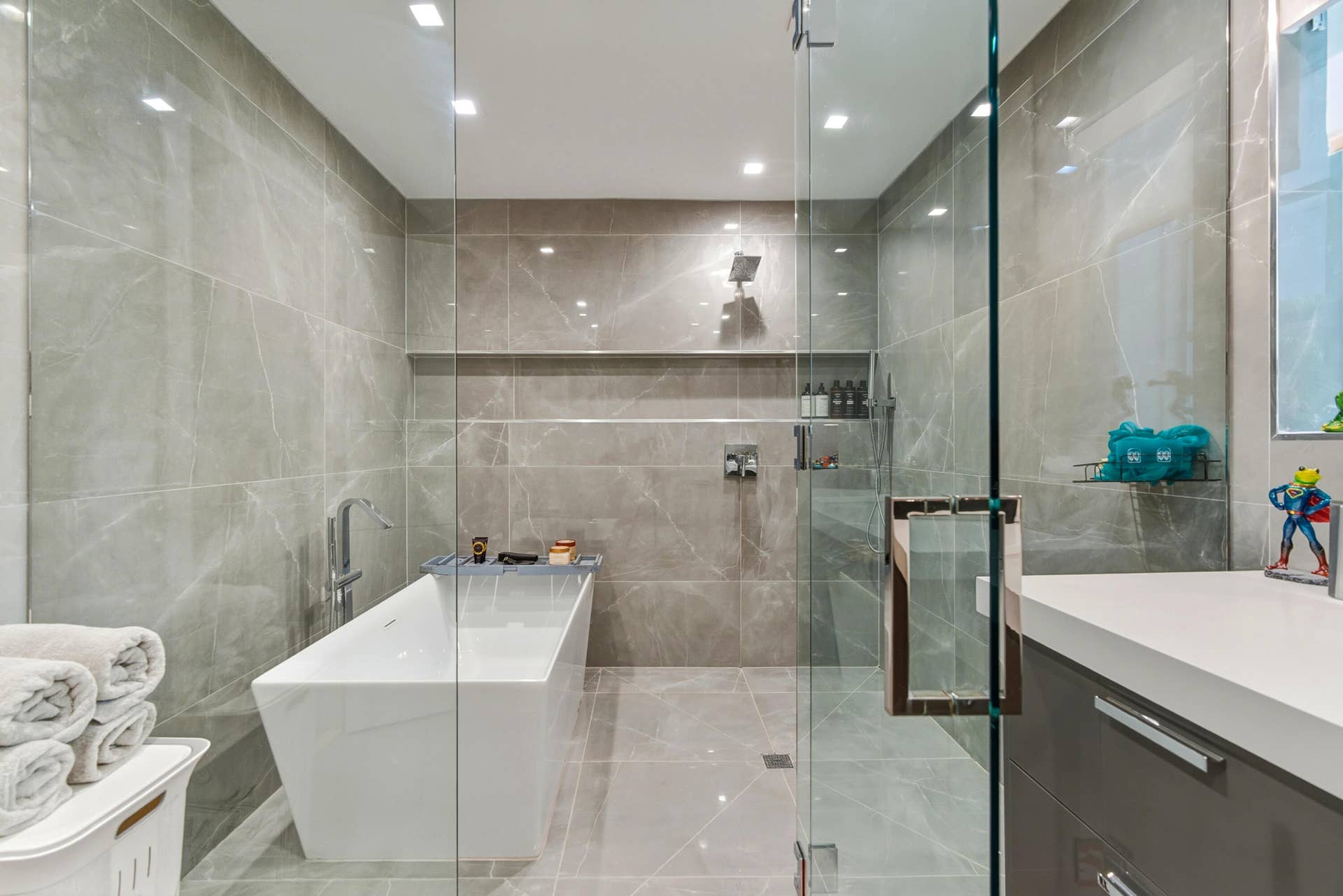 13920 Stirling Road, Southwest Ranches, FL 33330 2ND DOWNSTAIRS BEDROOM ENSUITE BATHROOM