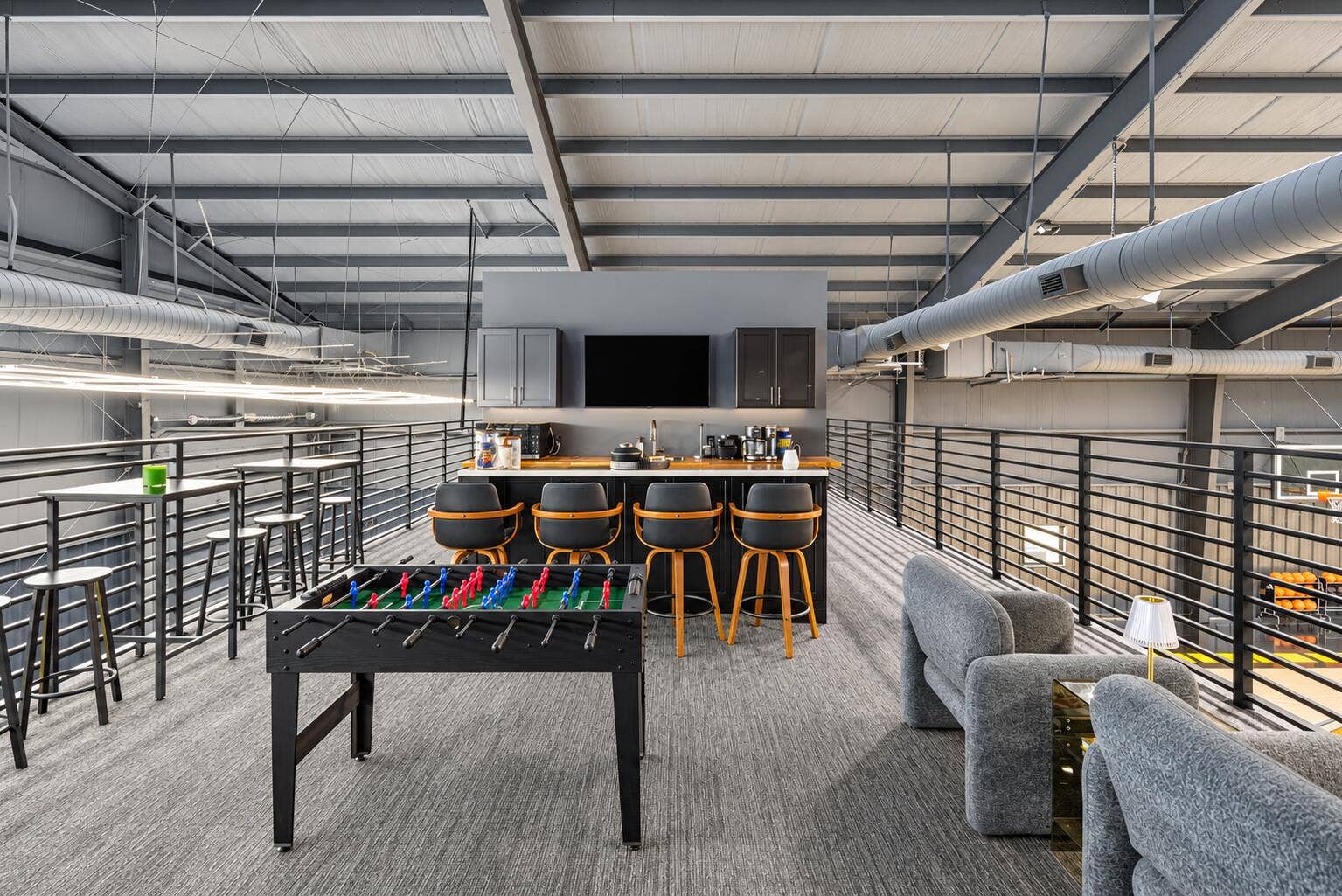MEZZANINE WITH BAR AND LOUNGE