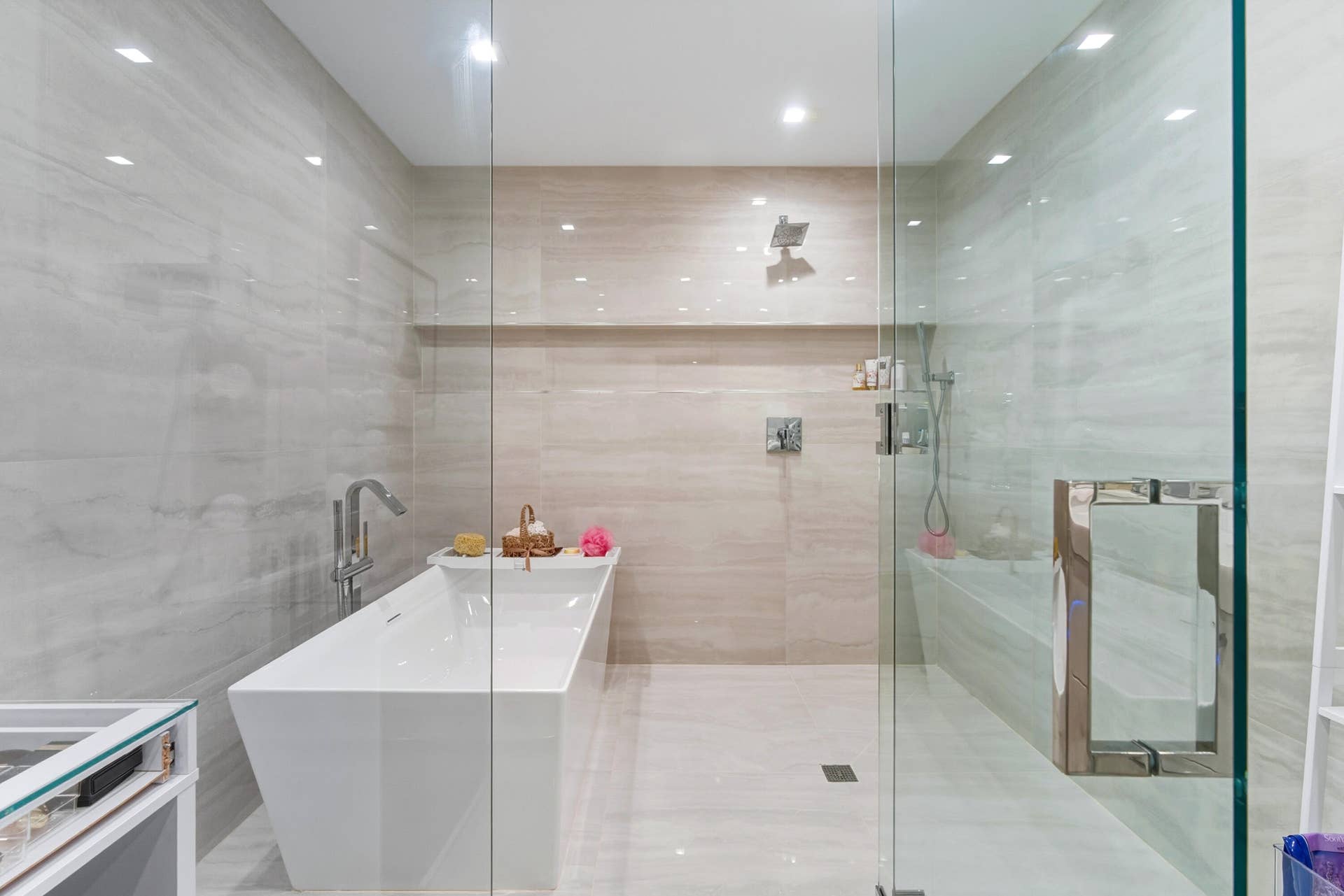 13920 Stirling Road, Southwest Ranches, FL 33330 1ST DOWNSTAIRS BEDROOM ENSUITE BATHROOM