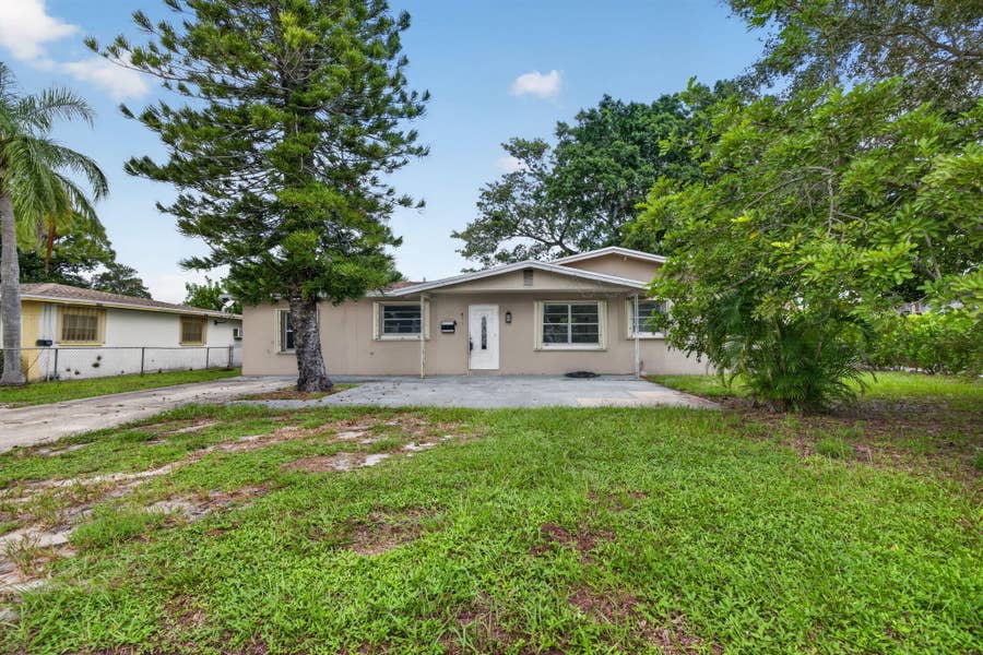 Property photo for 913 SE 10TH Street, Stuart, FL
