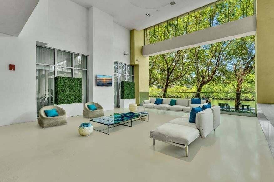 Sunny Isles Beach, Sunny Isles Beach, FL 33160 Outdoor Lobby