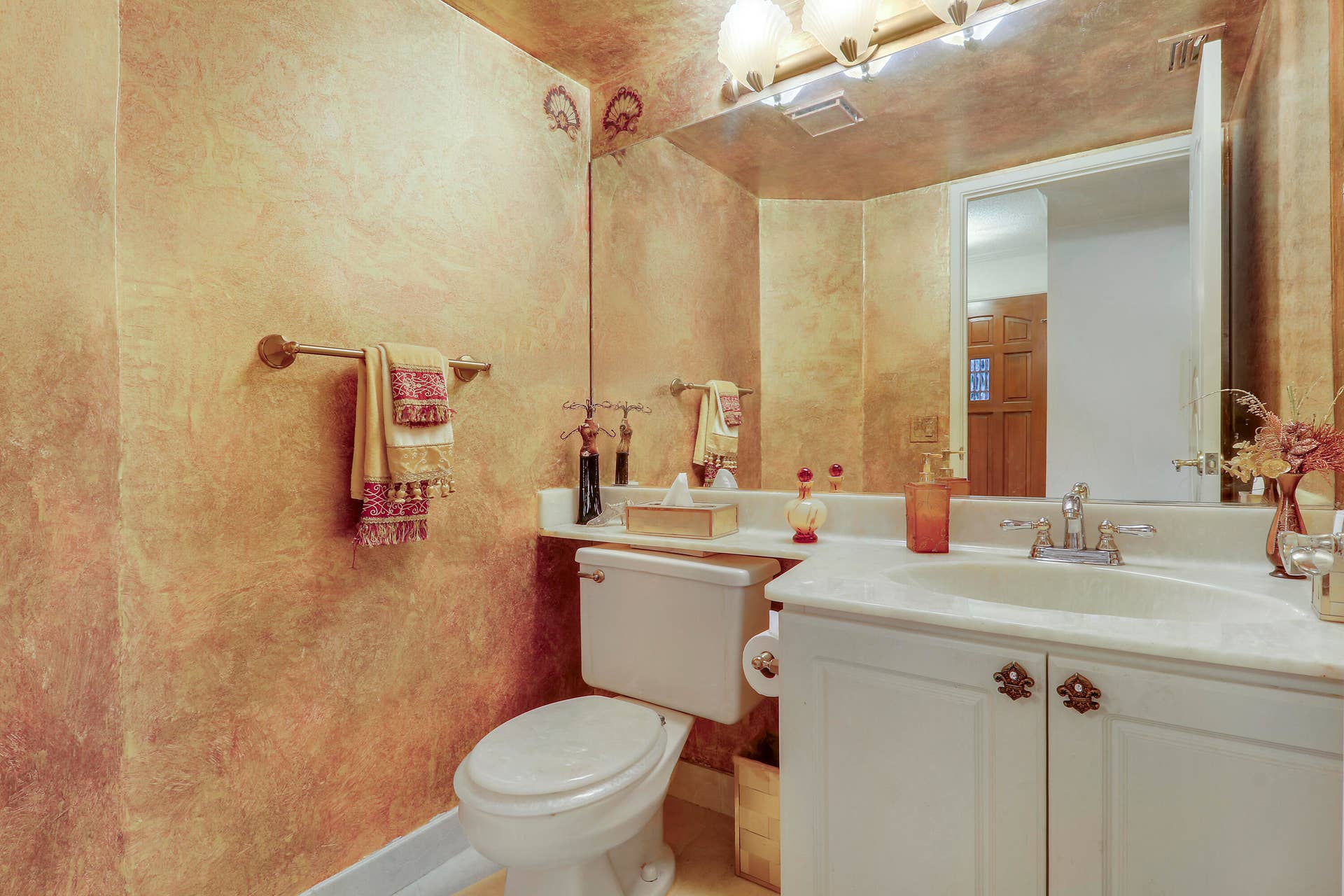 7828 LA MIRADA Drive, Boca Raton, FL 33433 Half Bath