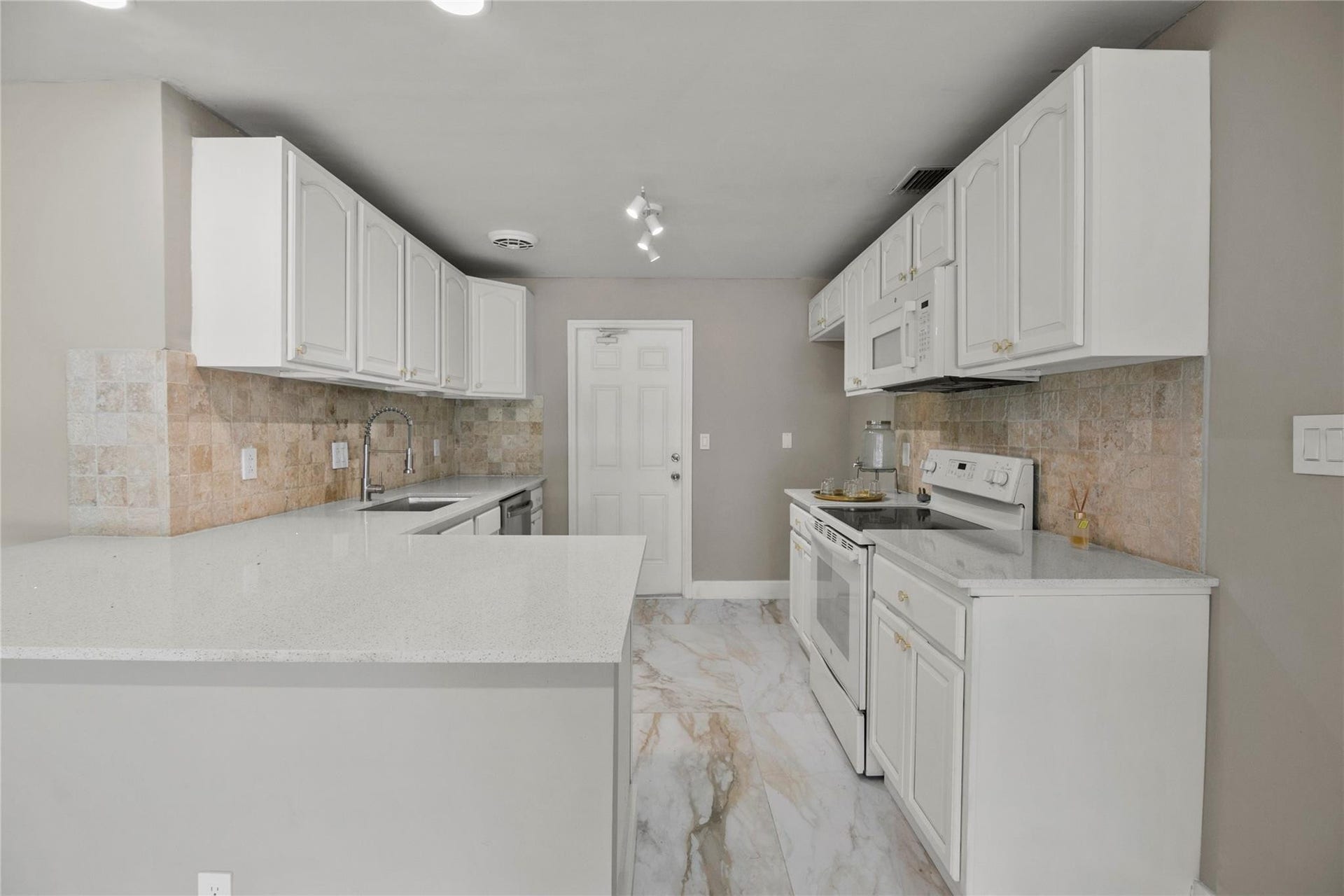 1010 NE 24TH Street, Pompano Beach, FL 33064 Photo 10