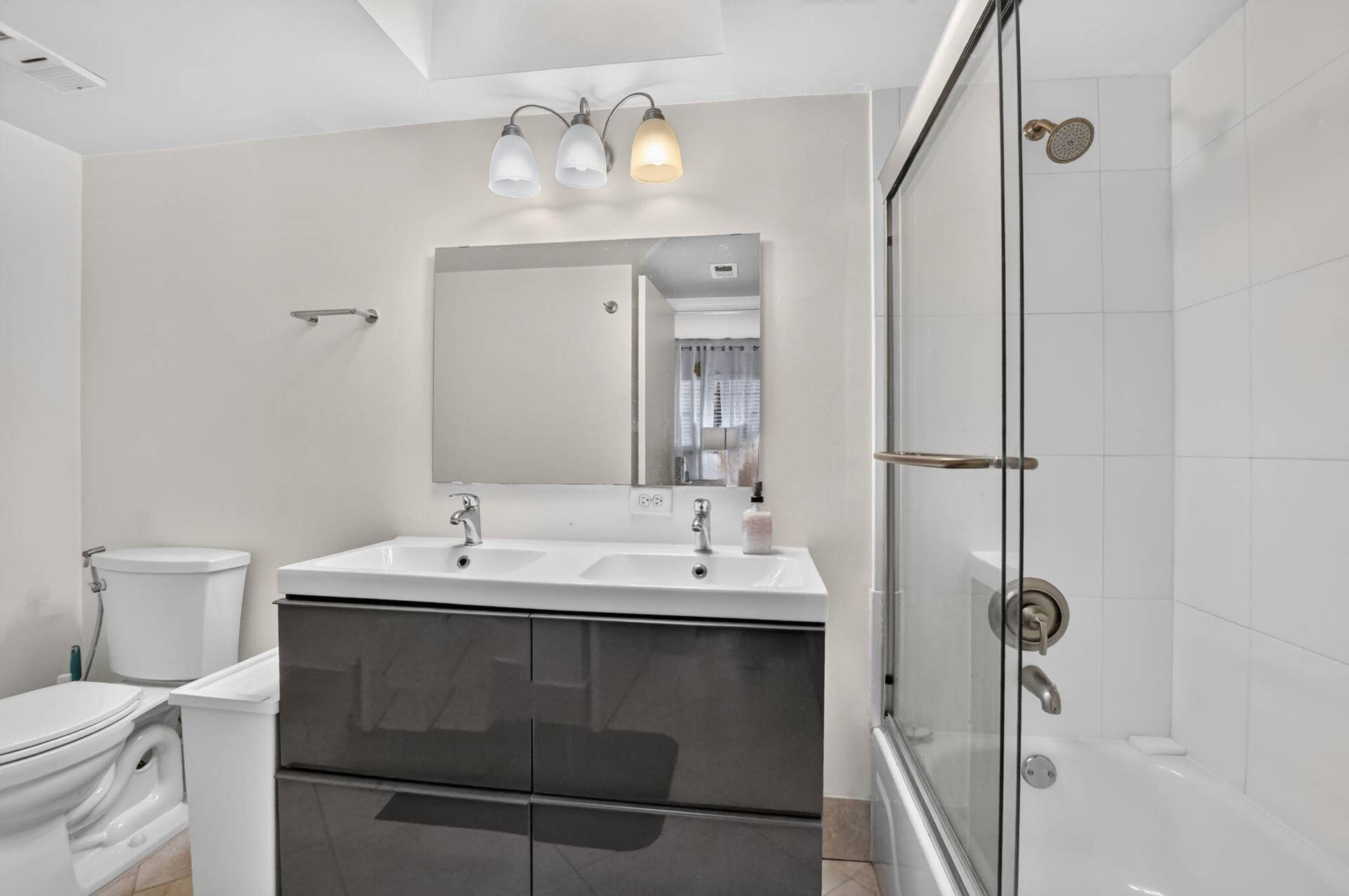 23344 CAROLWOOD Lane, #505, Boca Raton, FL 33428 Guest Bath