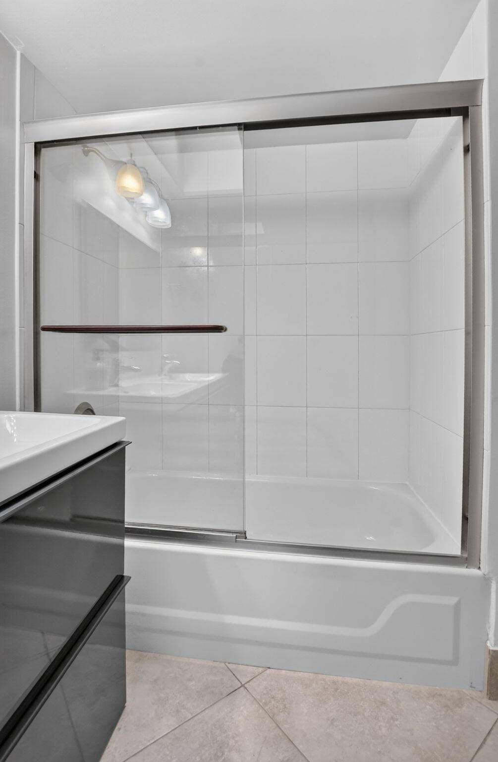 23344 CAROLWOOD Lane, #505, Boca Raton, FL 33428 Guest Bath