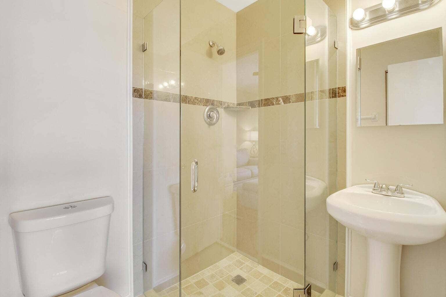 2730 SW 13th Street, #203, Delray Beach, FL 33445 Guest en suite