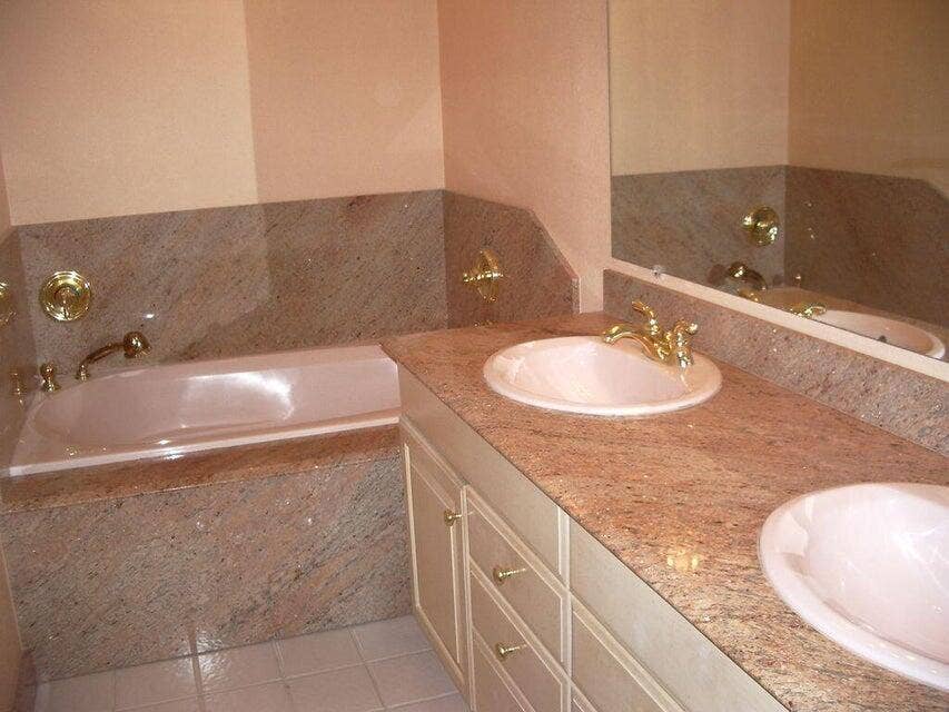 1420 Ocean Way Drive, #14d, Jupiter, FL 33477 Primary Bathroom