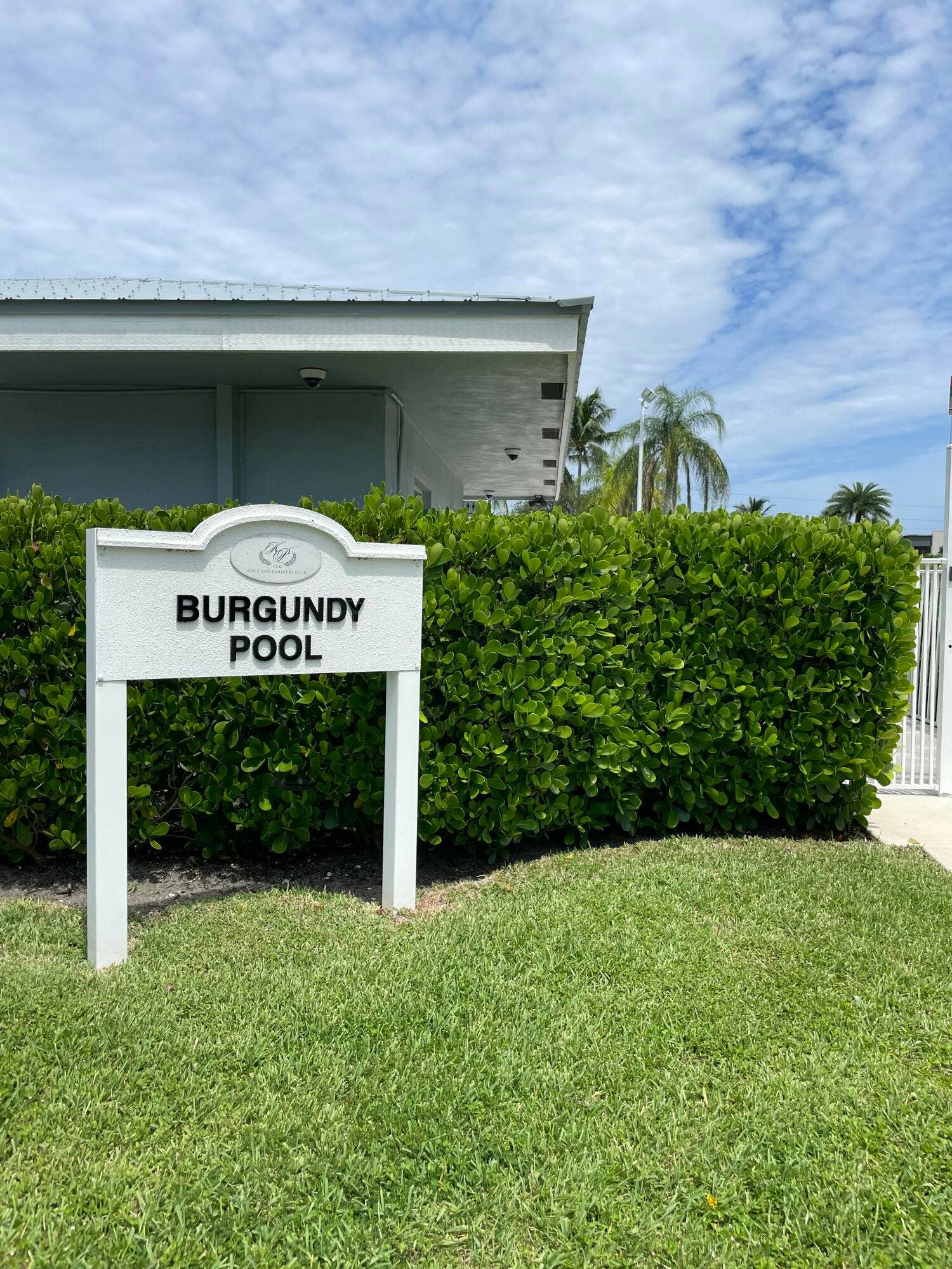 Walking distance to Burgundy Pool