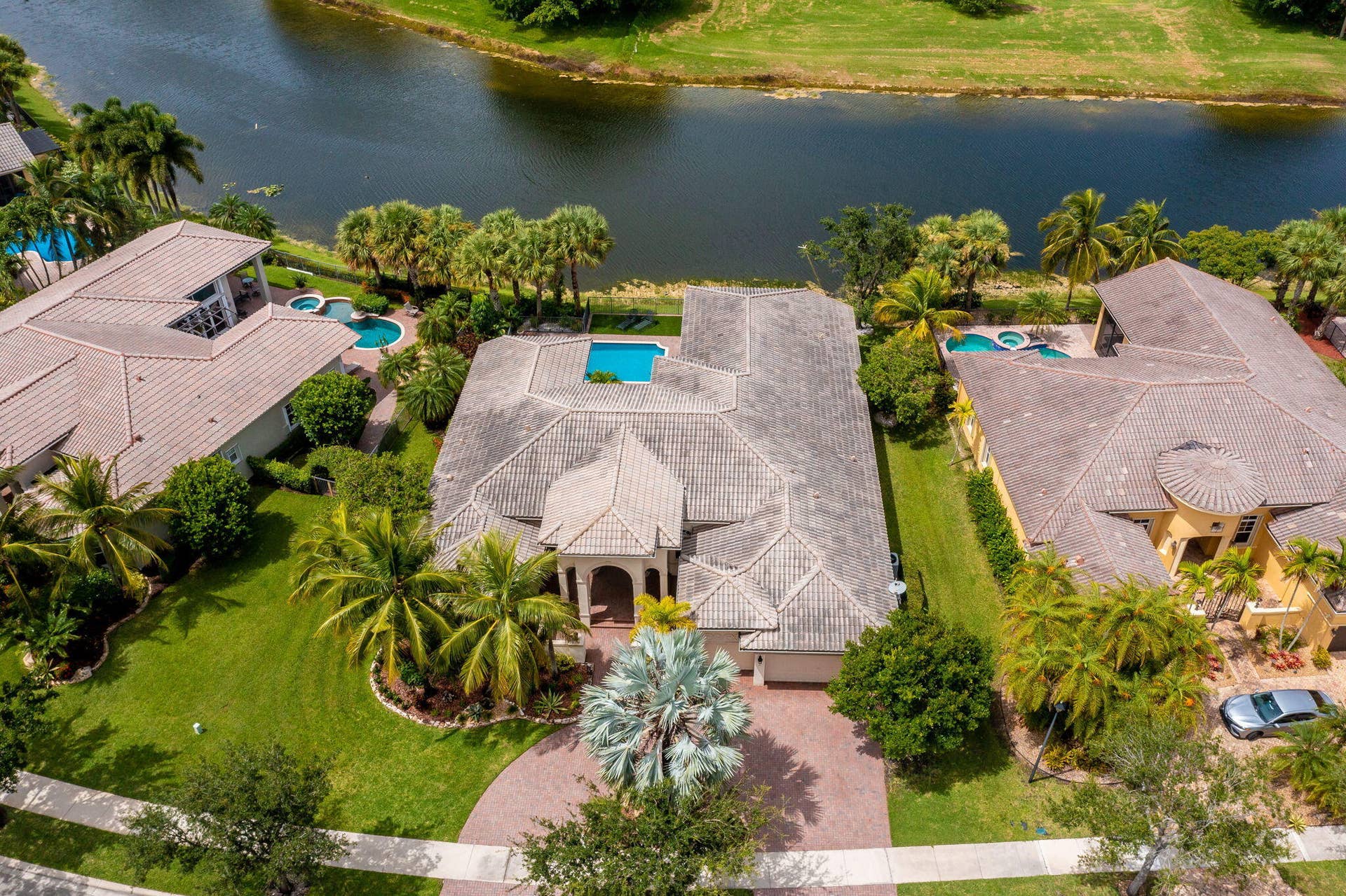 3-web-or-mls-11747-nw-69th-pl