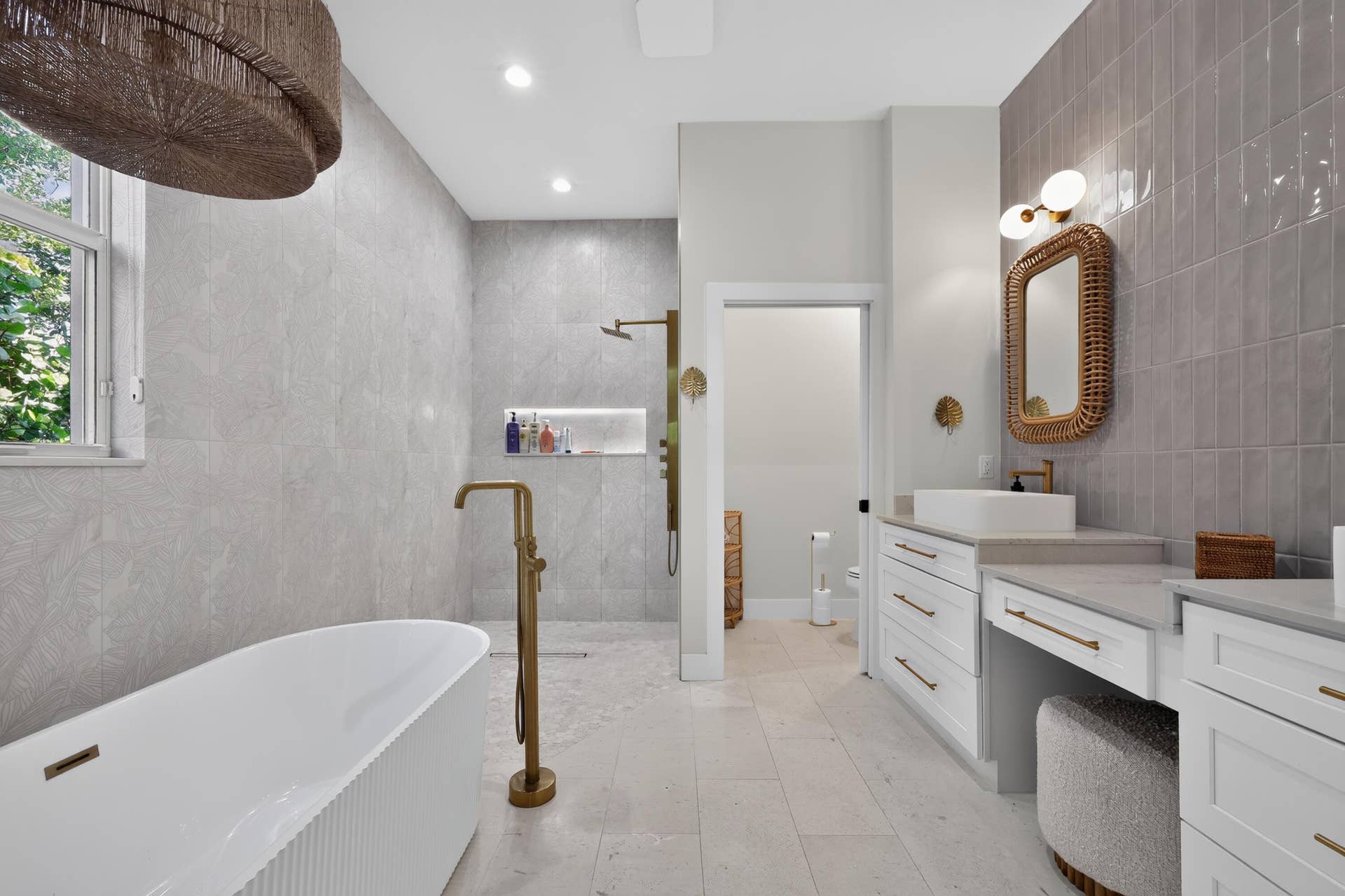 7050 LIMESTONE CAY Road, Jupiter, FL 33458 Primary bath ground floor