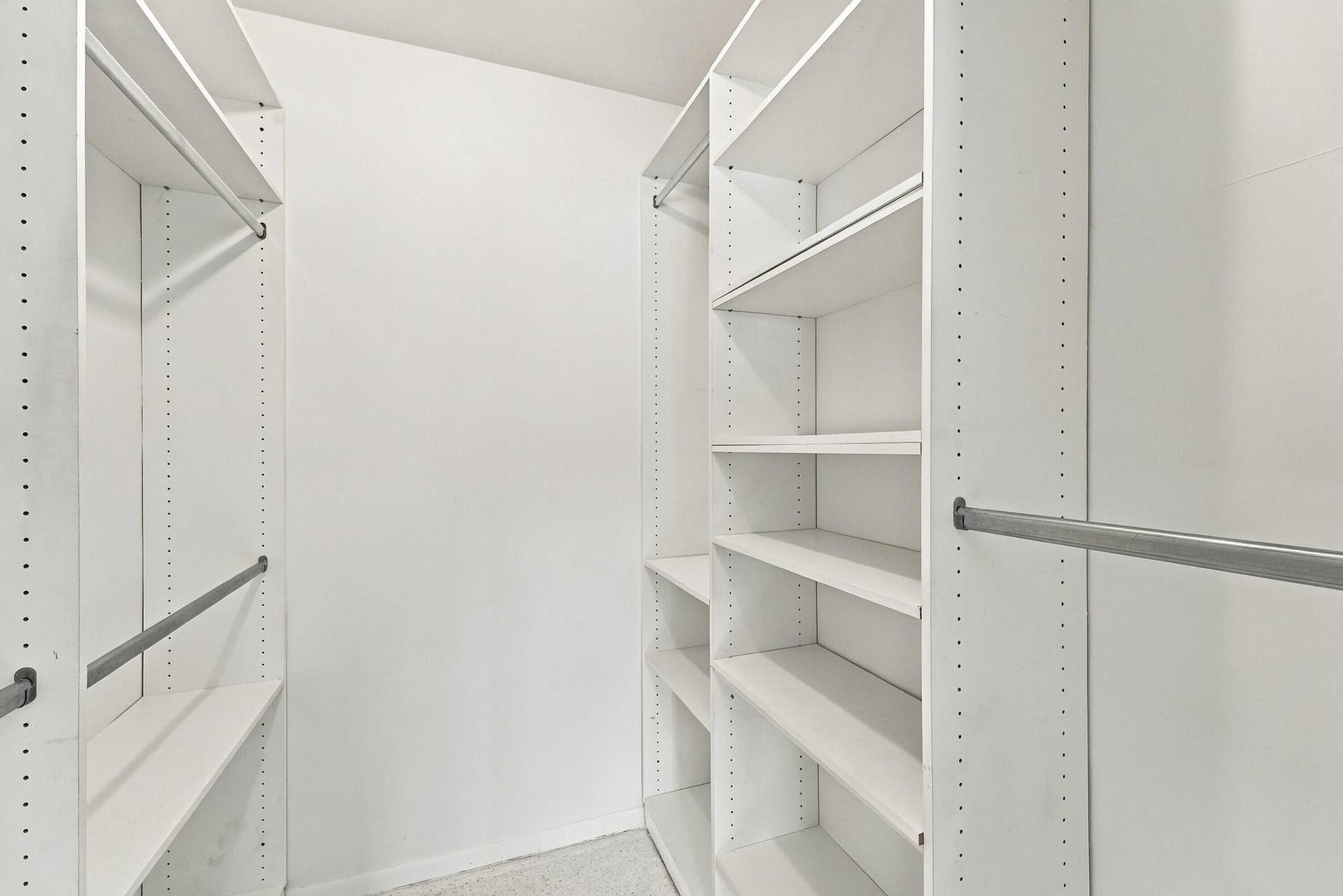 09_06_primary closet