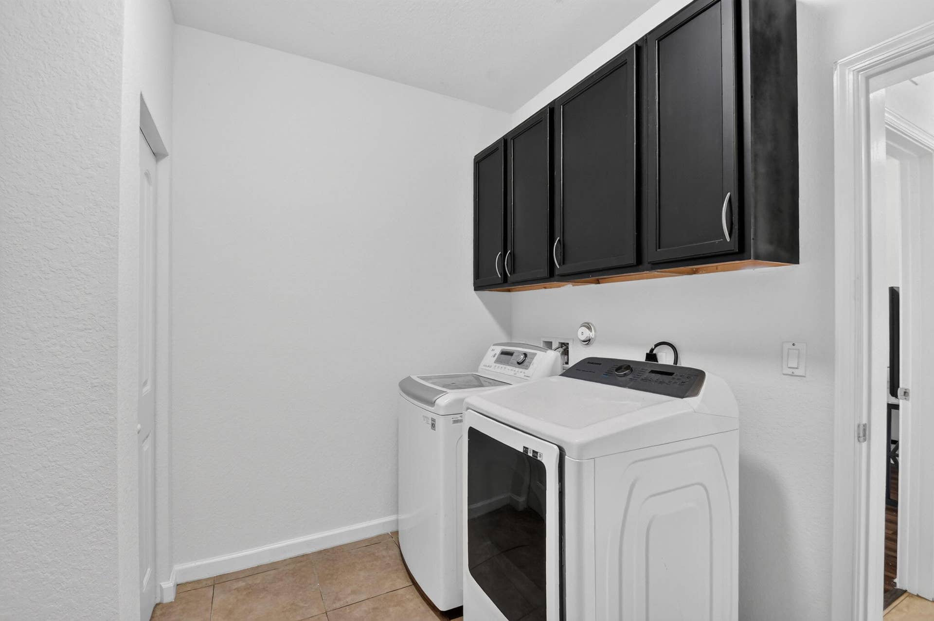 9070 WINTERHAVEN Circle, West Palm Beach, FL 33411 Laundry