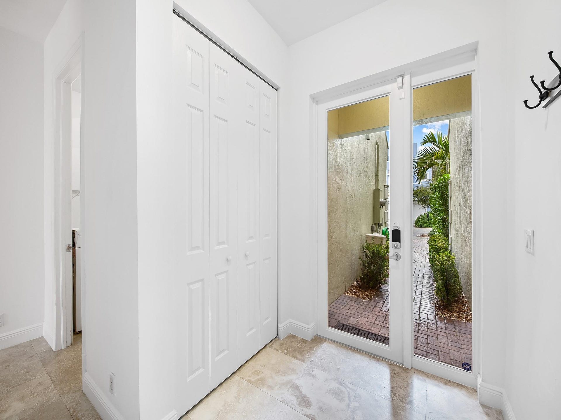 1226 NE 14th Avenue, Fort Lauderdale, FL 33304 Foyer