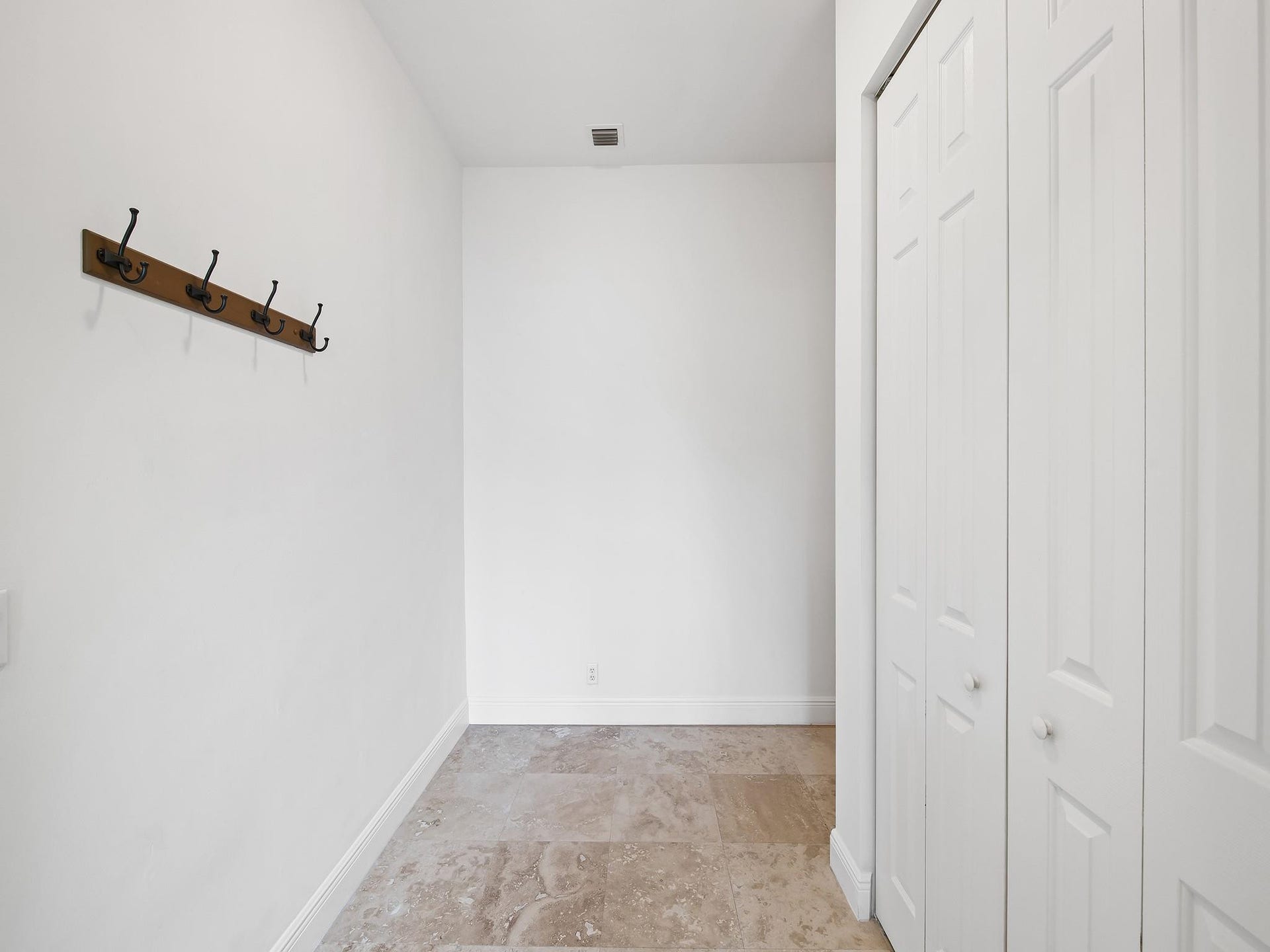 1226 NE 14th Avenue, Fort Lauderdale, FL 33304 Foyer