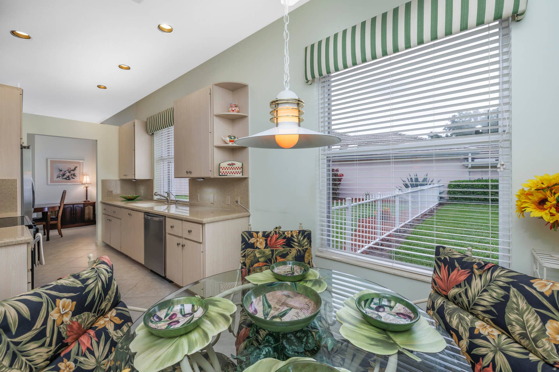 Breakfast Nook/Dine-In Kitchen