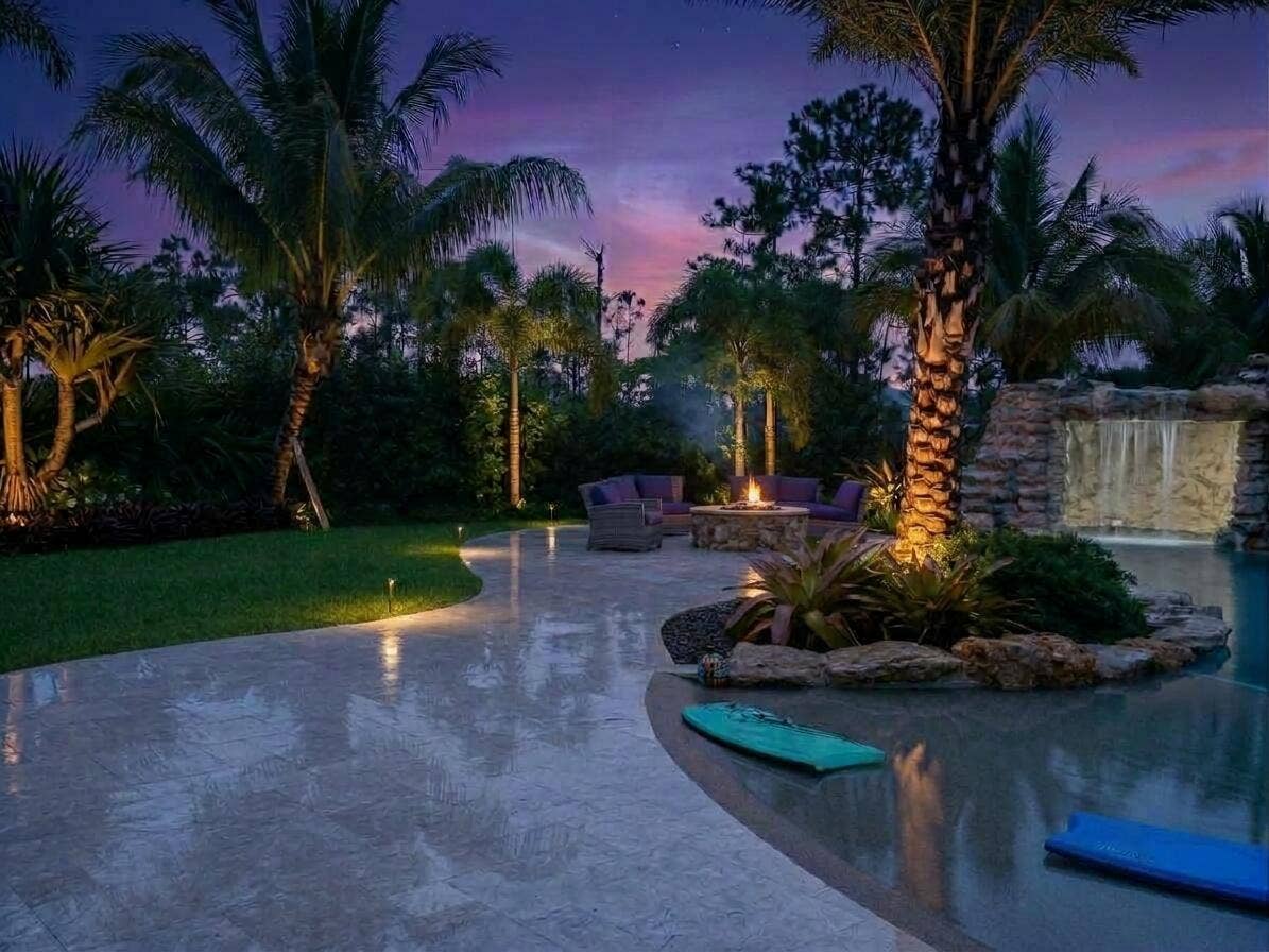 8177 SE Red Root Way, Jupiter, FL 33458 Stunning evening lights