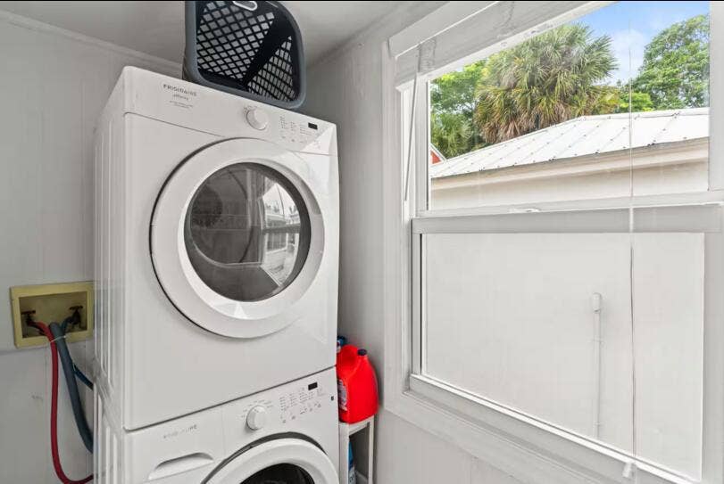 219 31st Street, West Palm Beach, FL 33407 219-21