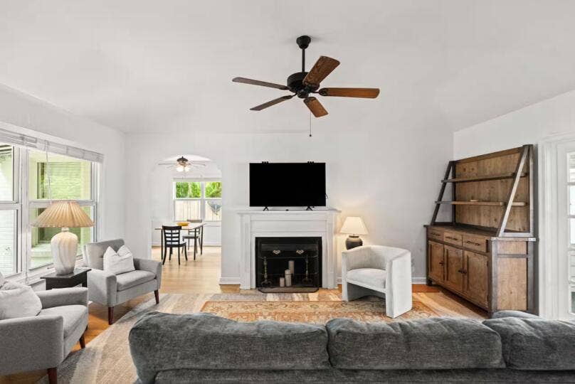 219 31st Street, West Palm Beach, FL 33407 219-5