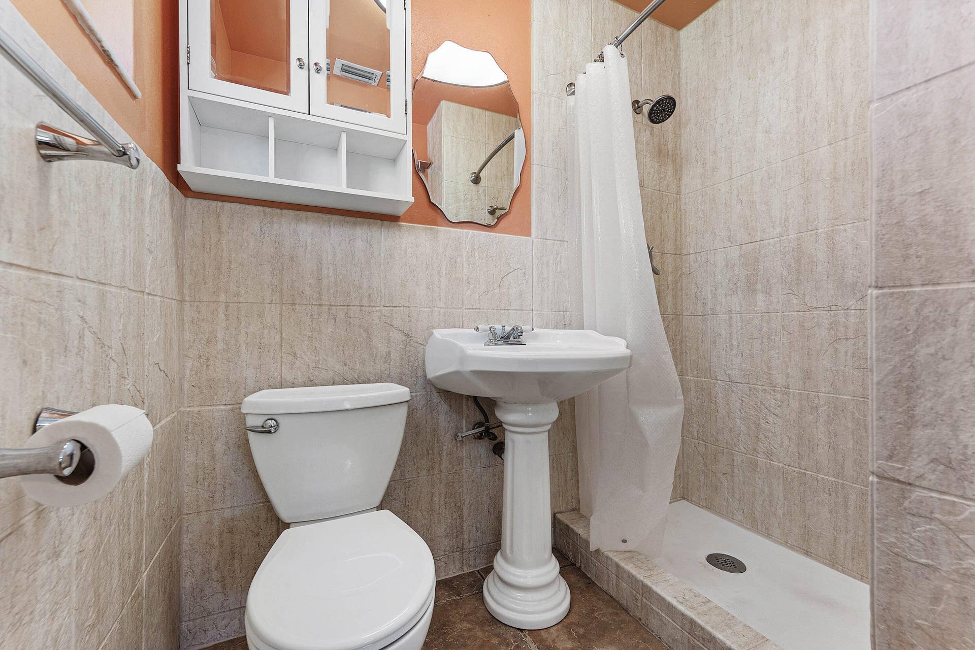 740 Caroline Avenue, West Palm Beach, FL 33413 MASTER BATH