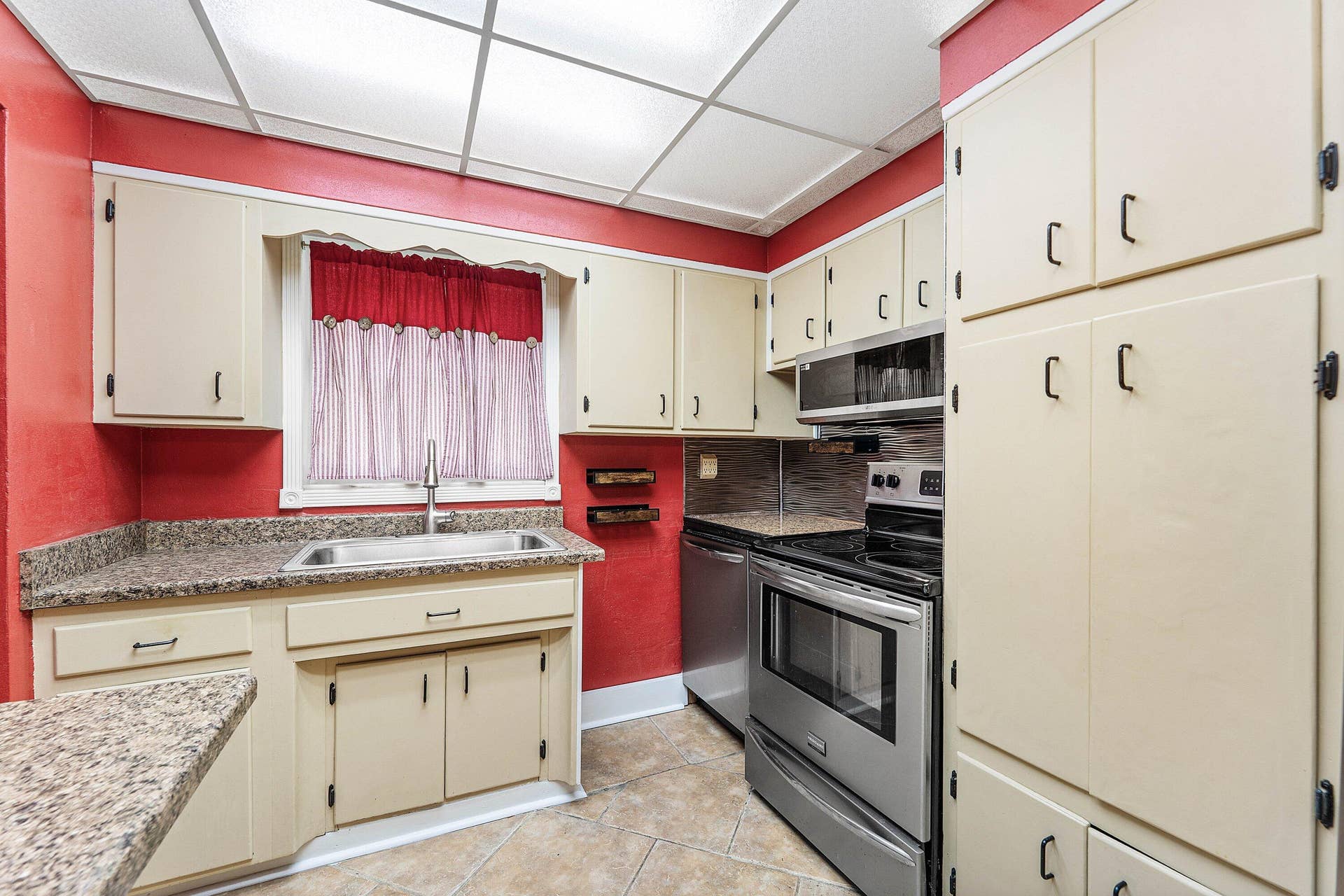 740 Caroline Avenue, West Palm Beach, FL 33413 KITCHEN