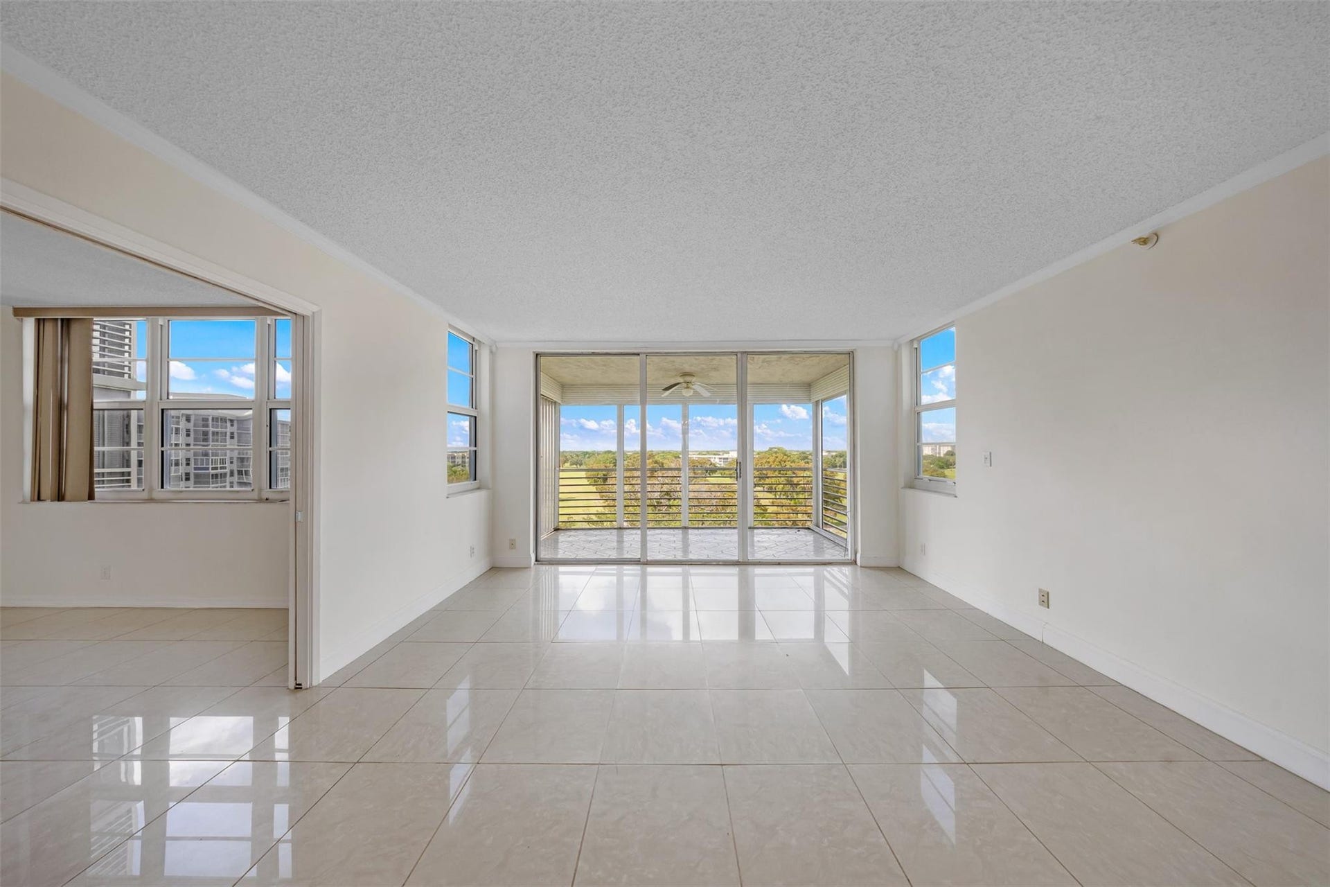625 OAKS Drive, #802, Pompano Beach, Pompano Beach, FL 33069 Photo 2