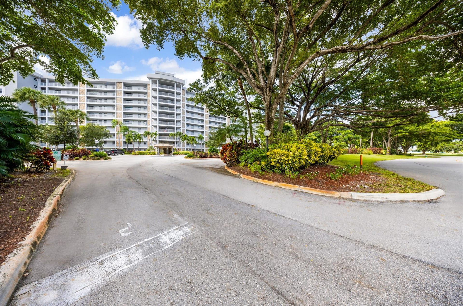 625 OAKS Drive, #802, Pompano Beach, Pompano Beach, FL 33069 Photo 30