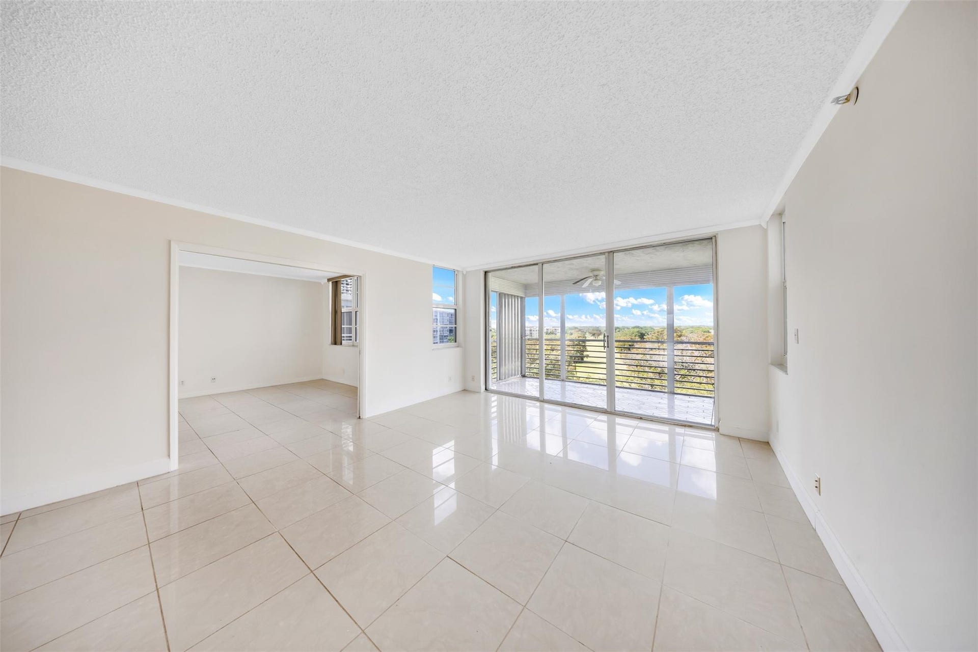 625 OAKS Drive, #802, Pompano Beach, Pompano Beach, FL 33069 Photo 3
