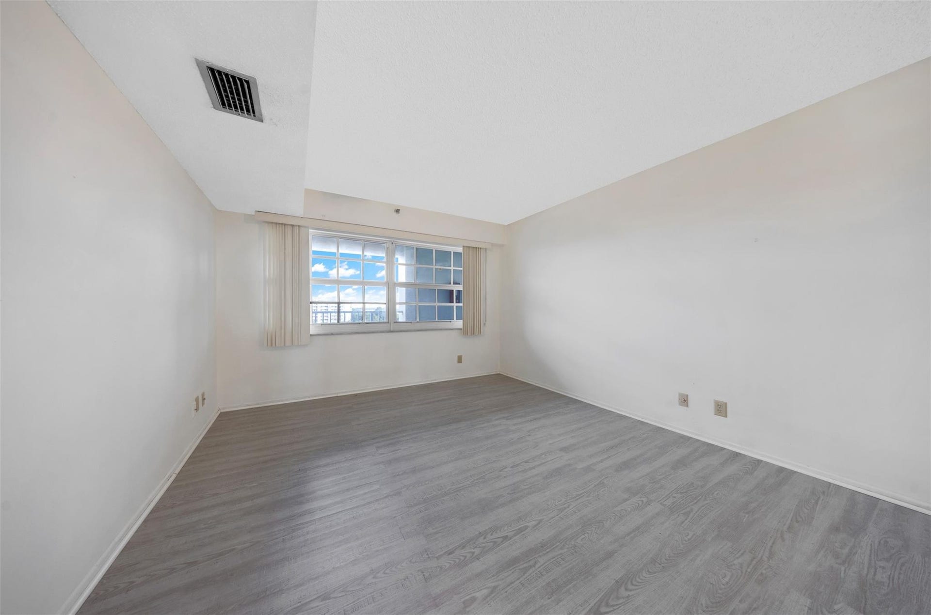 625 OAKS Drive, #802, Pompano Beach, Pompano Beach, FL 33069 Photo 12