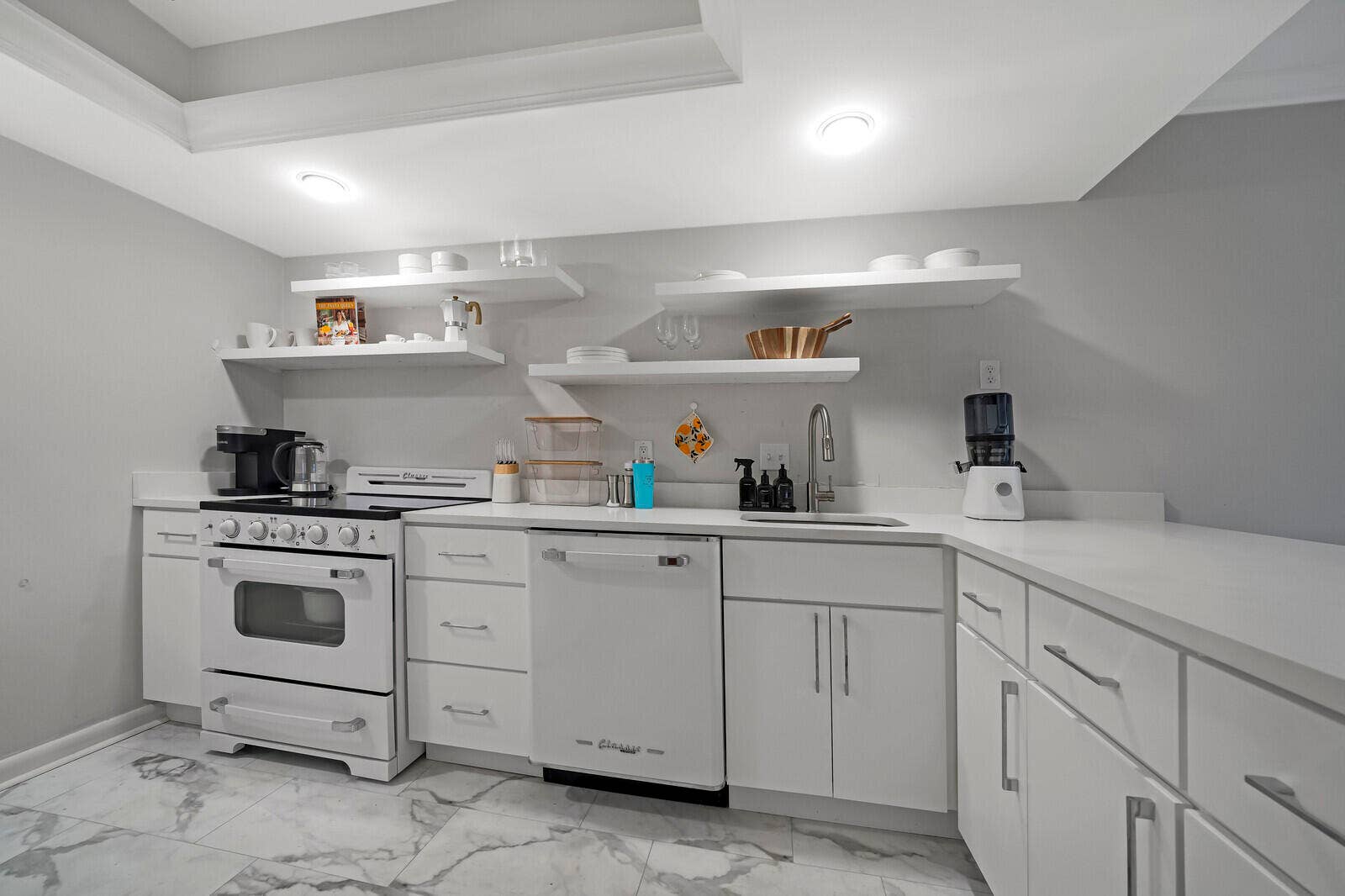 9169 SE RIVERFRONT Terrace, #J, Jupiter, FL 33469 Kitchen