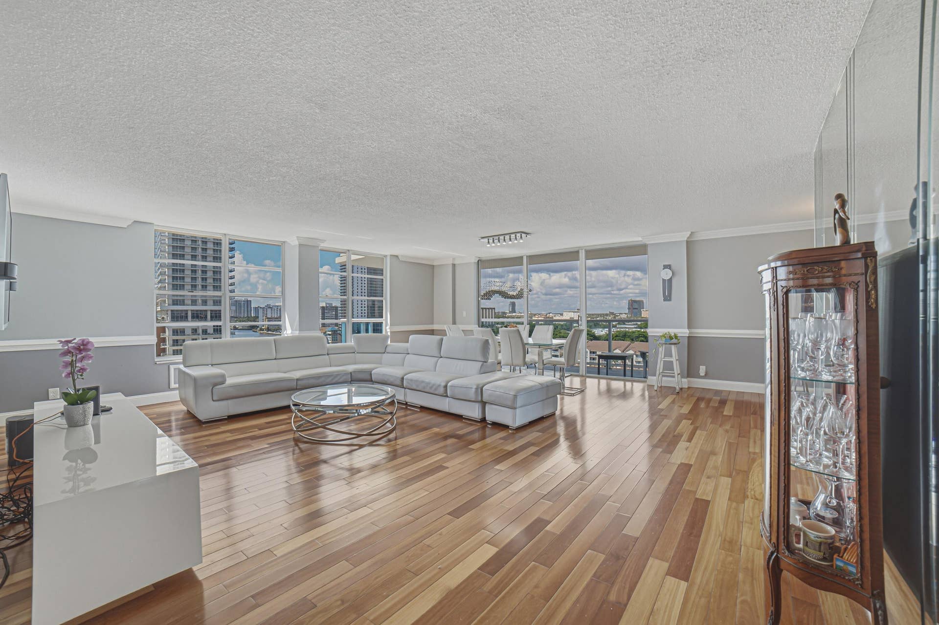 3800 S Ocean Drive, 906 #1, Hollywood, Hollywood, FL 33019 Livingroom