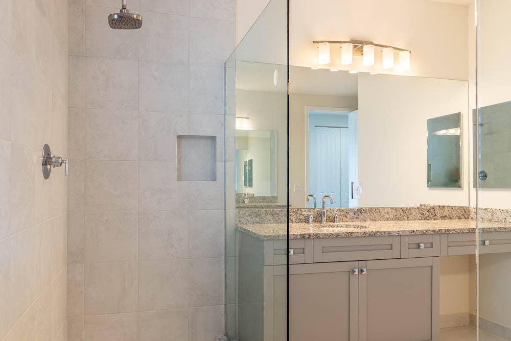 7159Estero18 mast bath