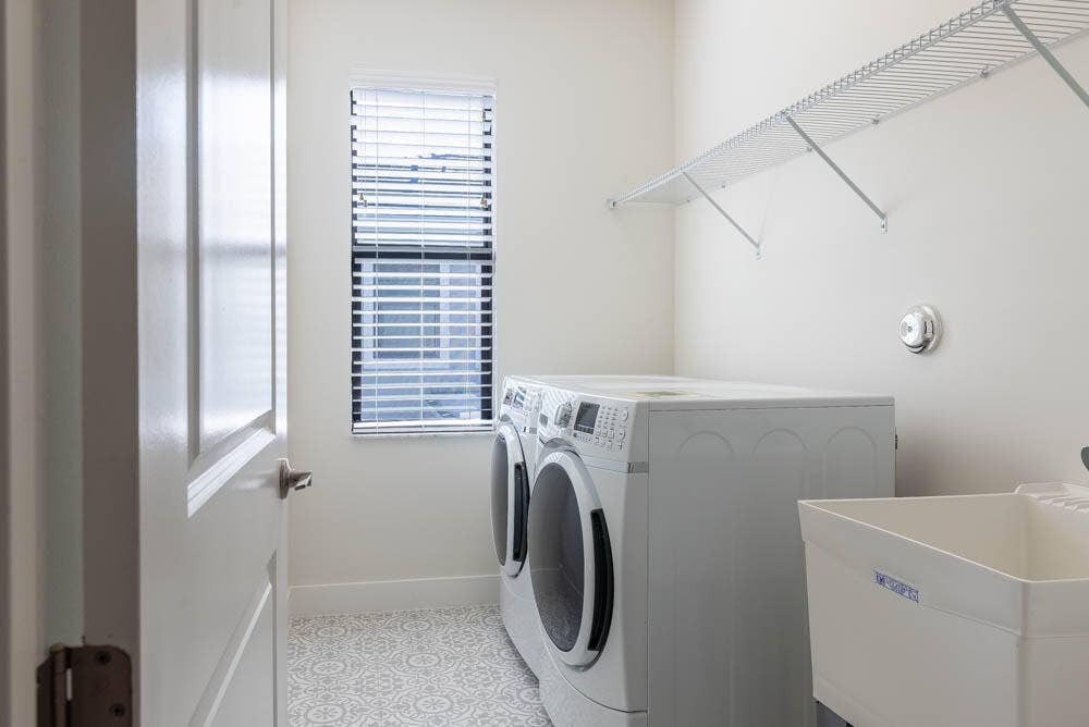 7159Estero15 laundry mach insi