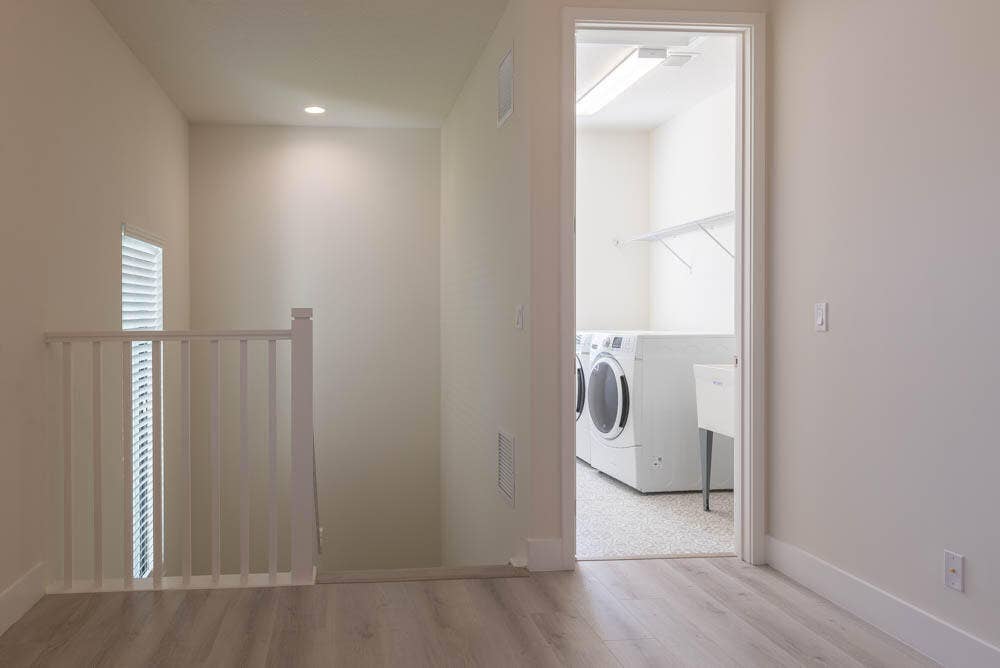 7159Estero13 laundry
