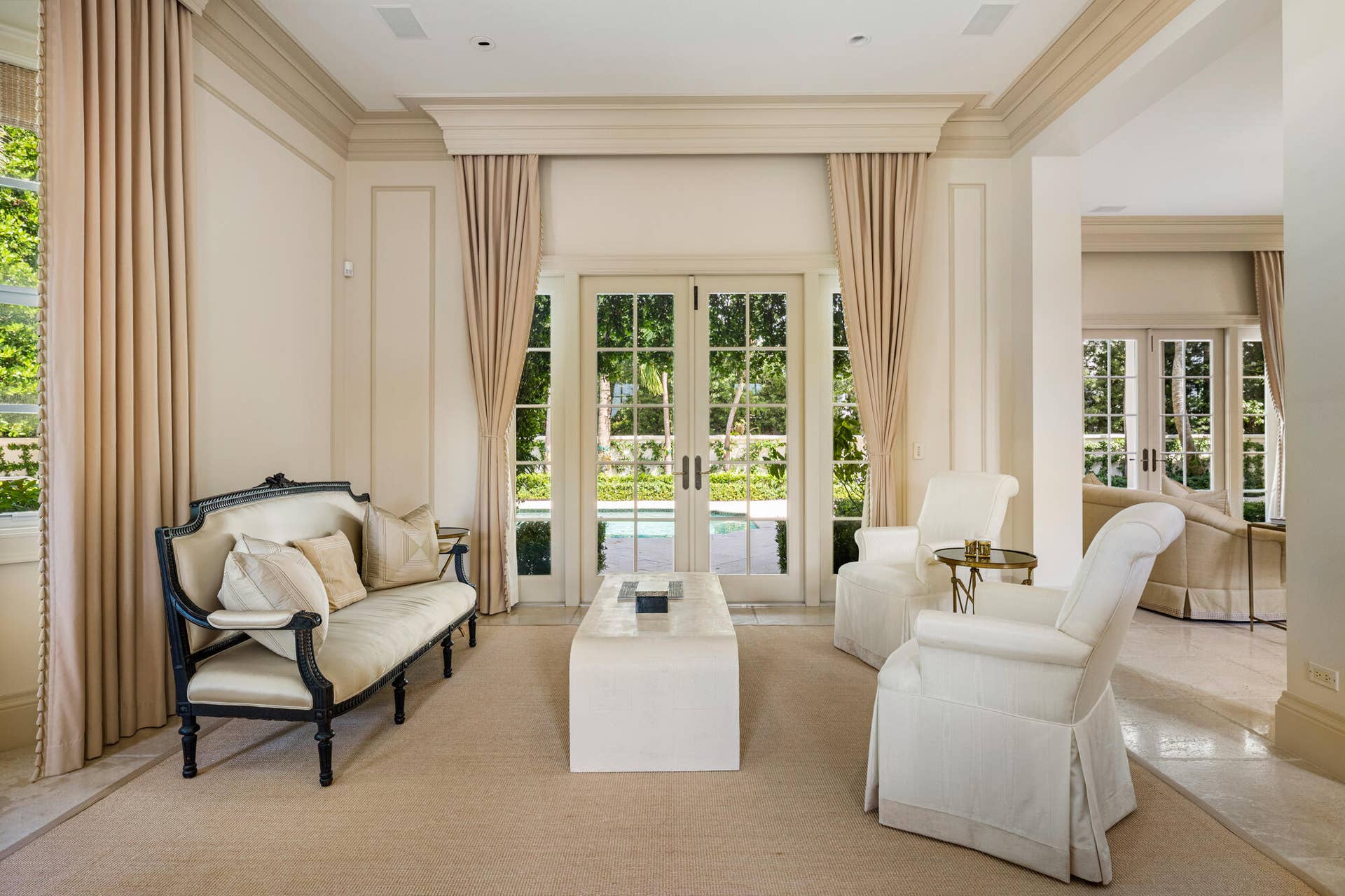 13 Via Vizcaya, Palm Beach, FL 33480 Living Room