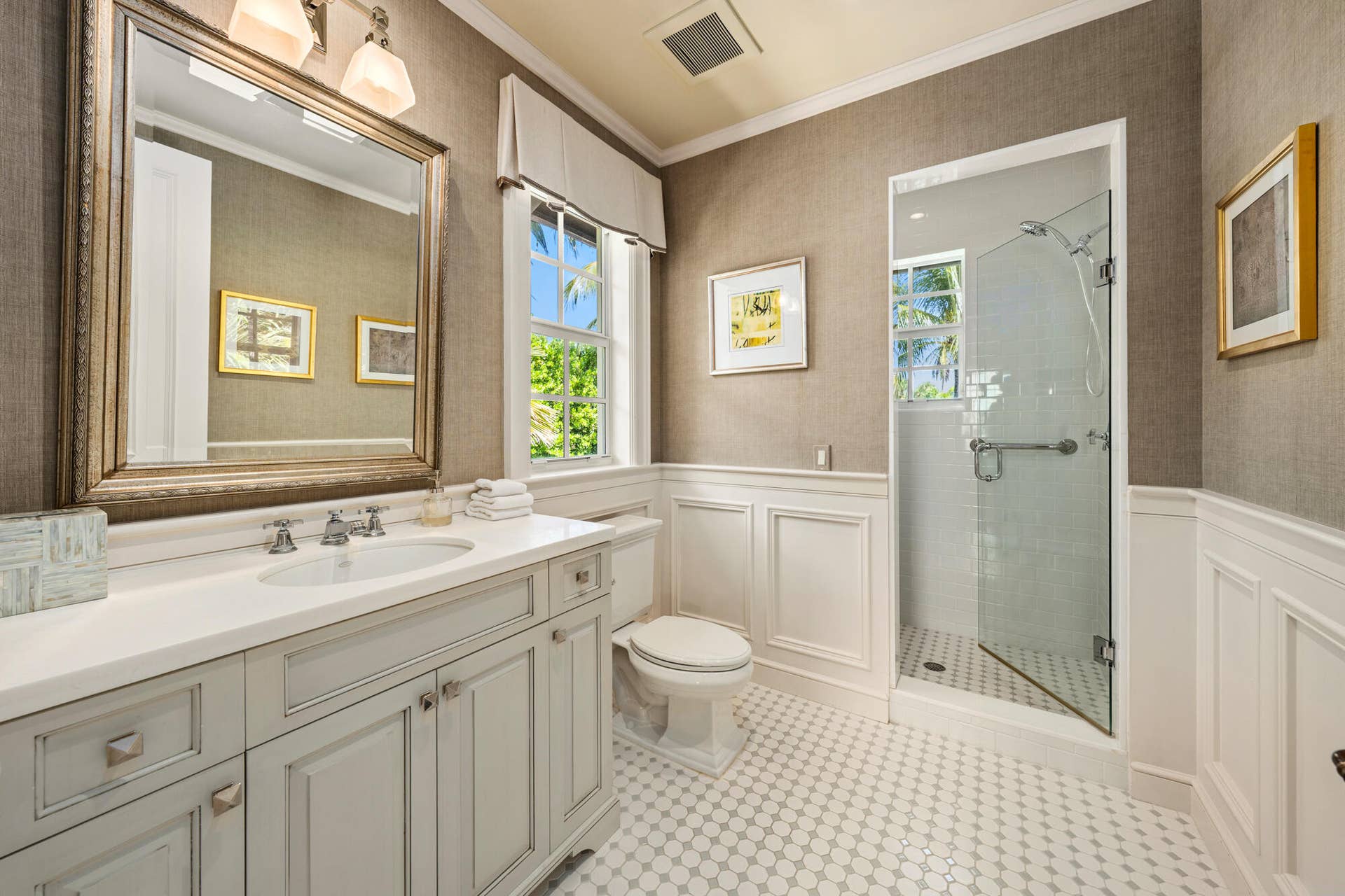 13 Via Vizcaya, Palm Beach, FL 33480 Guest Bathroom