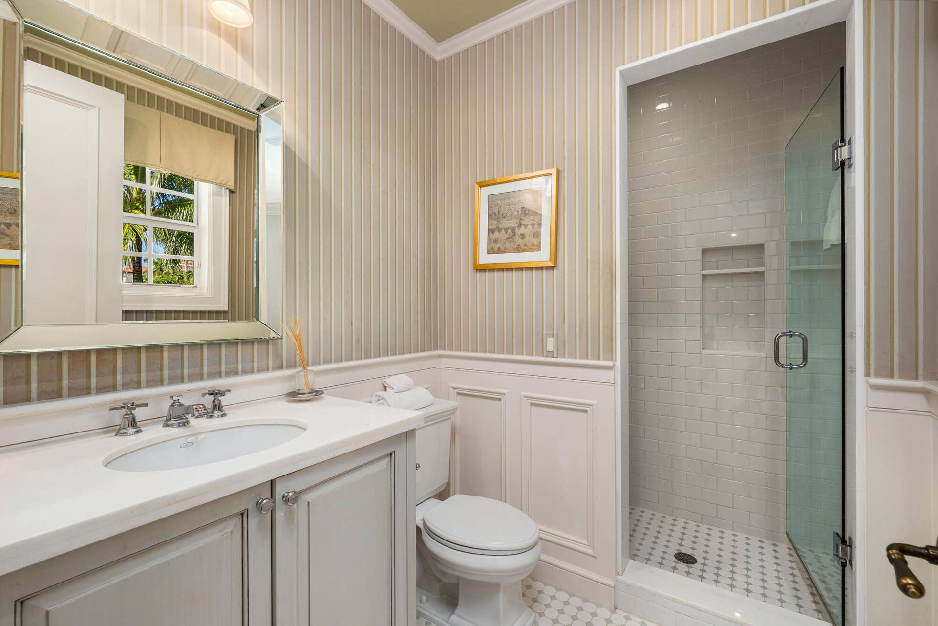 13 Via Vizcaya, Palm Beach, FL 33480 Guest Bathroom