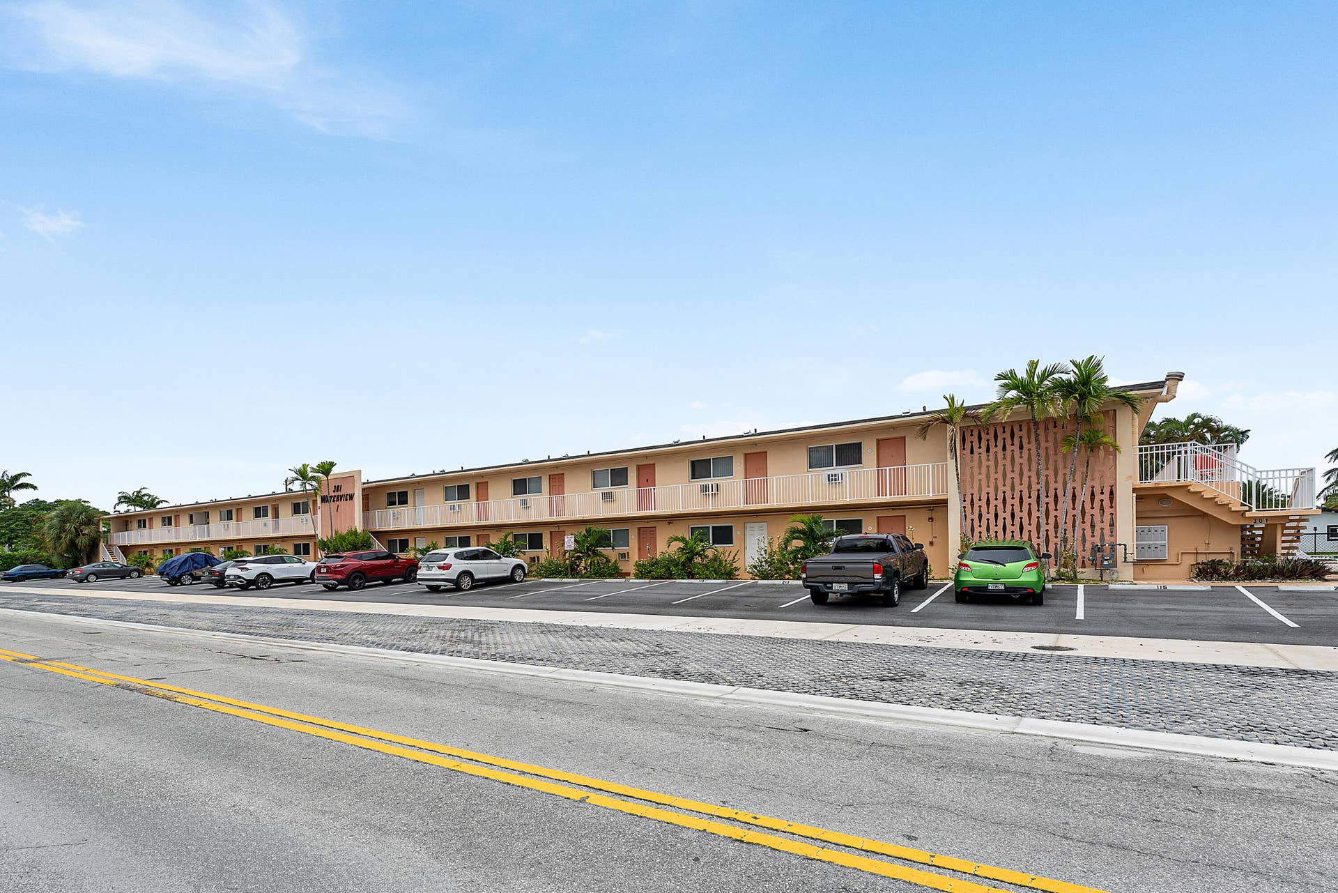 301 E MCNAB Road, #113, Pompano Beach, FL 33060 IMG_4705