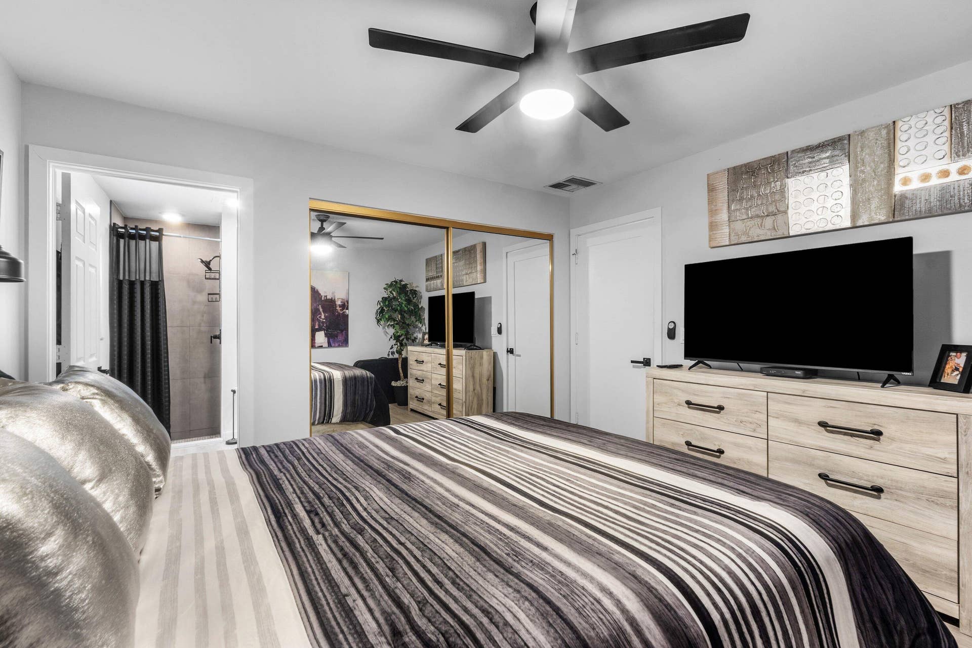 13138 Touchstone Place, Palm Beach Gardens, FL 33418 Recessed lighting and a ceiling fan with integrated lighting