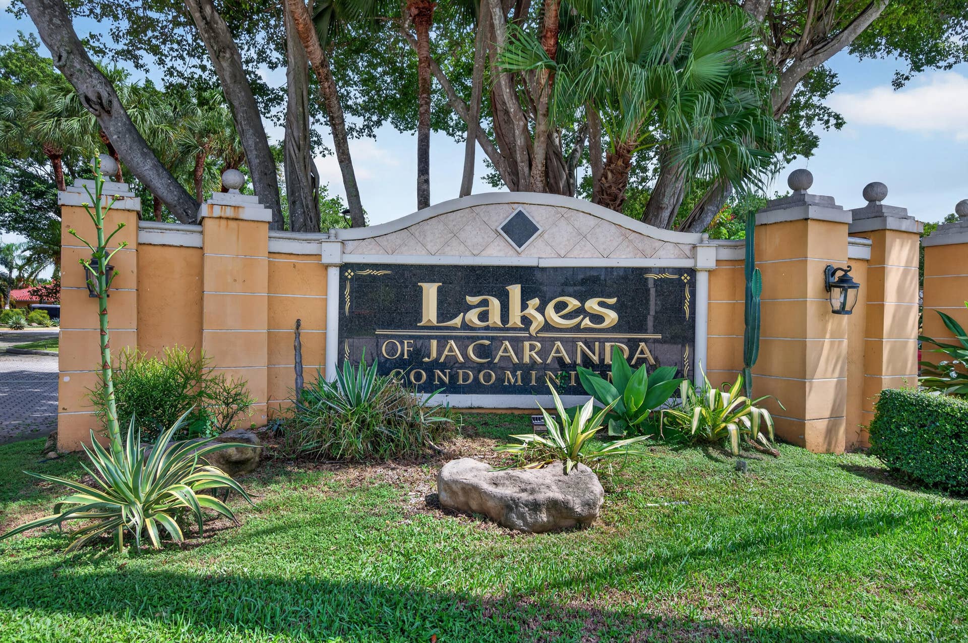 10701 CLEARY Boulevard, #306, Plantation, Plantation, FL 33324 10717 apt 106-25