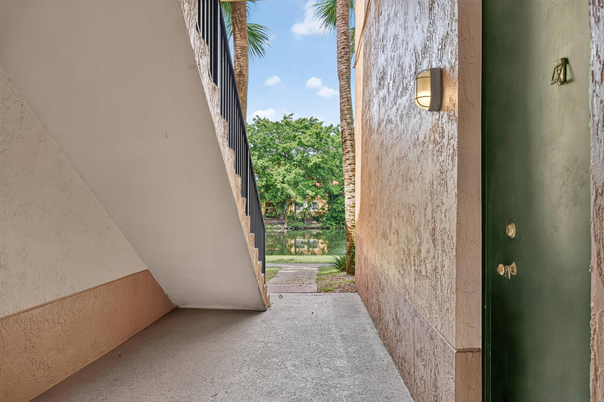 10701 CLEARY Boulevard, #306, Plantation, Plantation, FL 33324 10717 apt 106-24