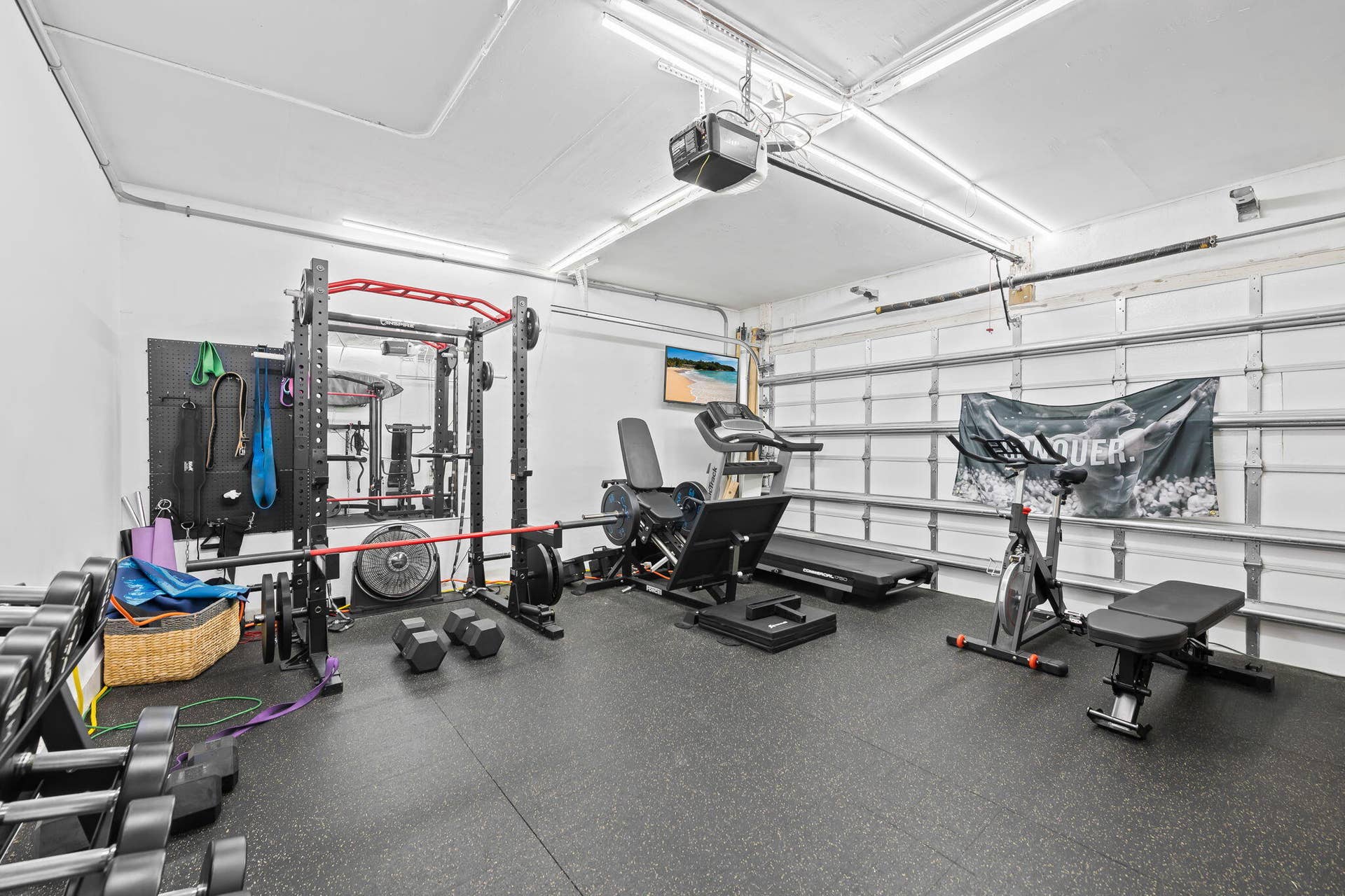 Gym equipment and sauna do not convey.