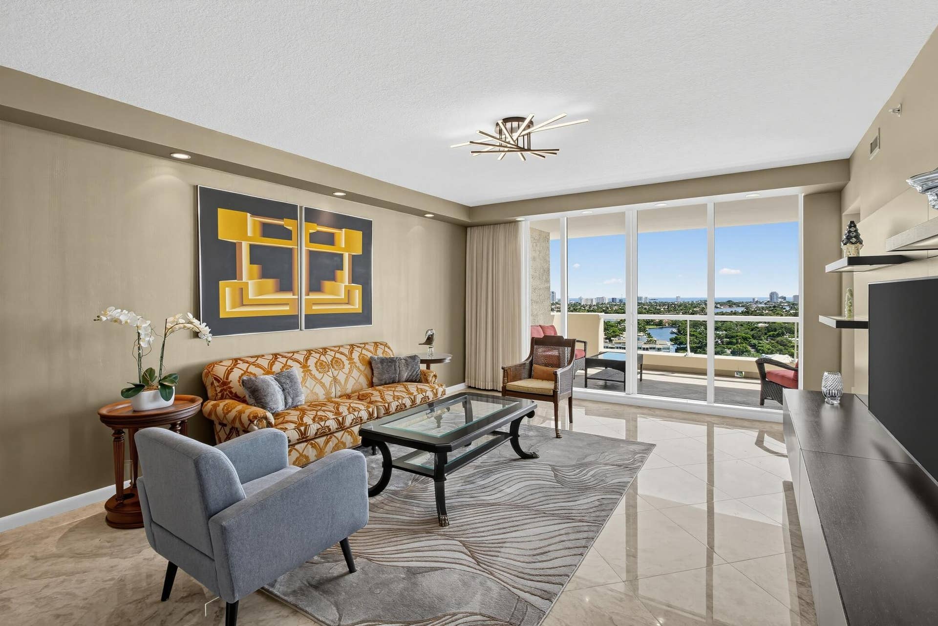 24_411_N_New_River_Dr_E-Living_room-1359
